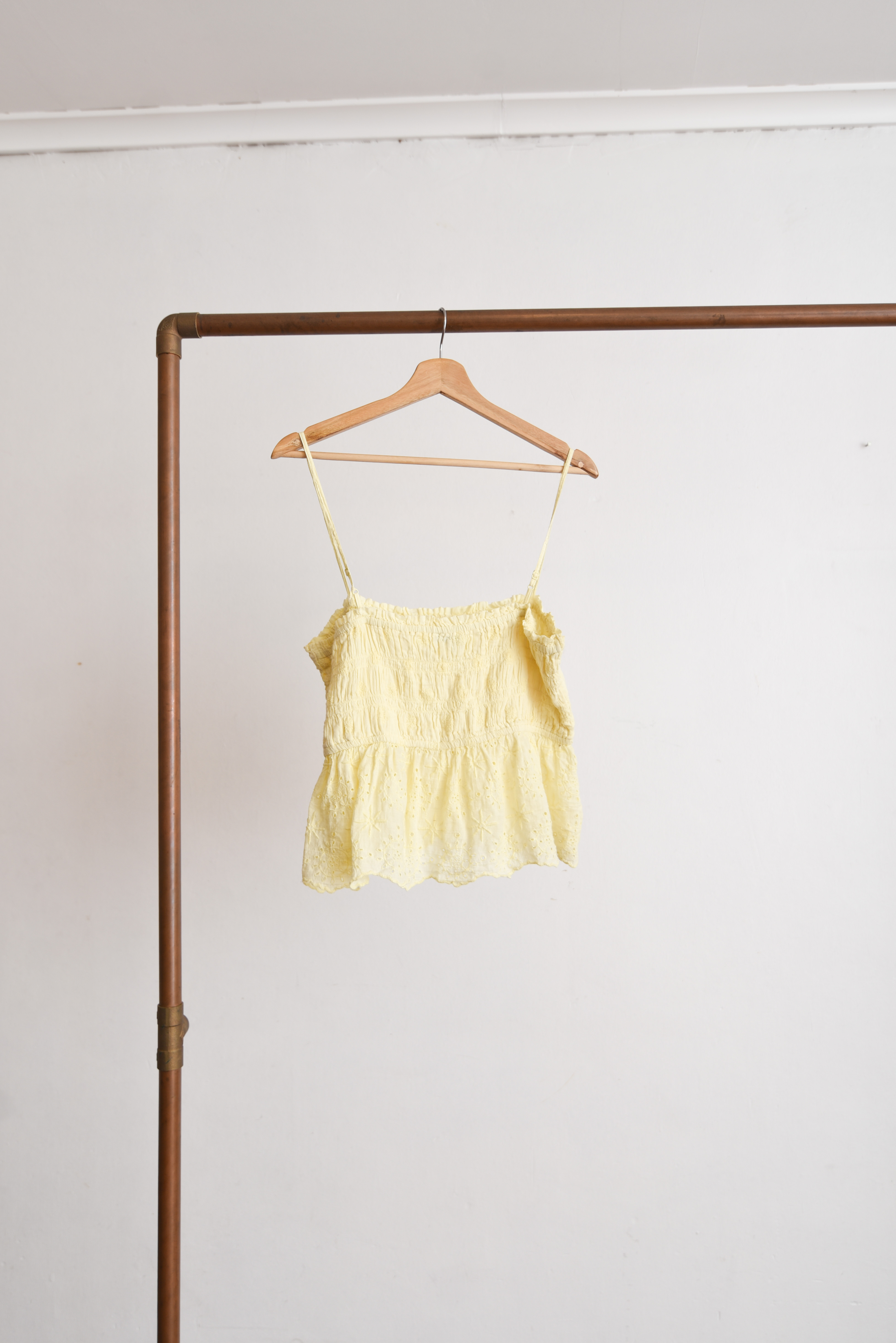Top amarillo lima eyelet