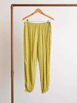 Pantalón verde lima floral bombacho