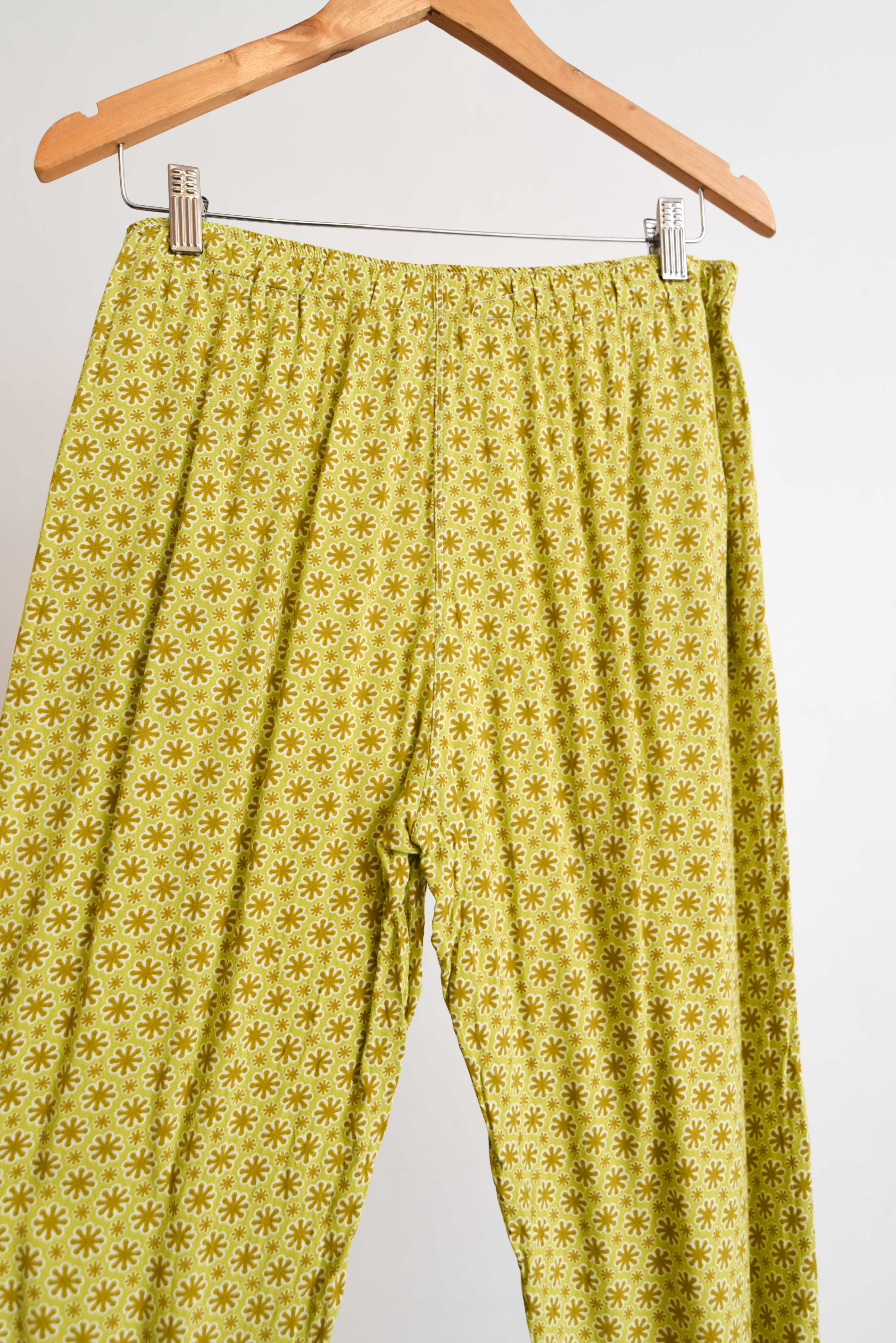 Pantalón verde lima floral bombacho