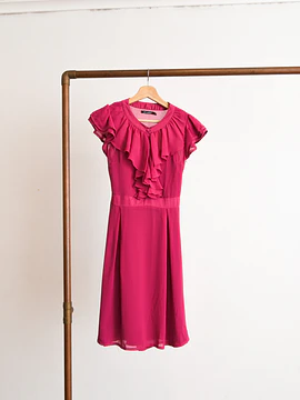 Vestido fucsia vuelos