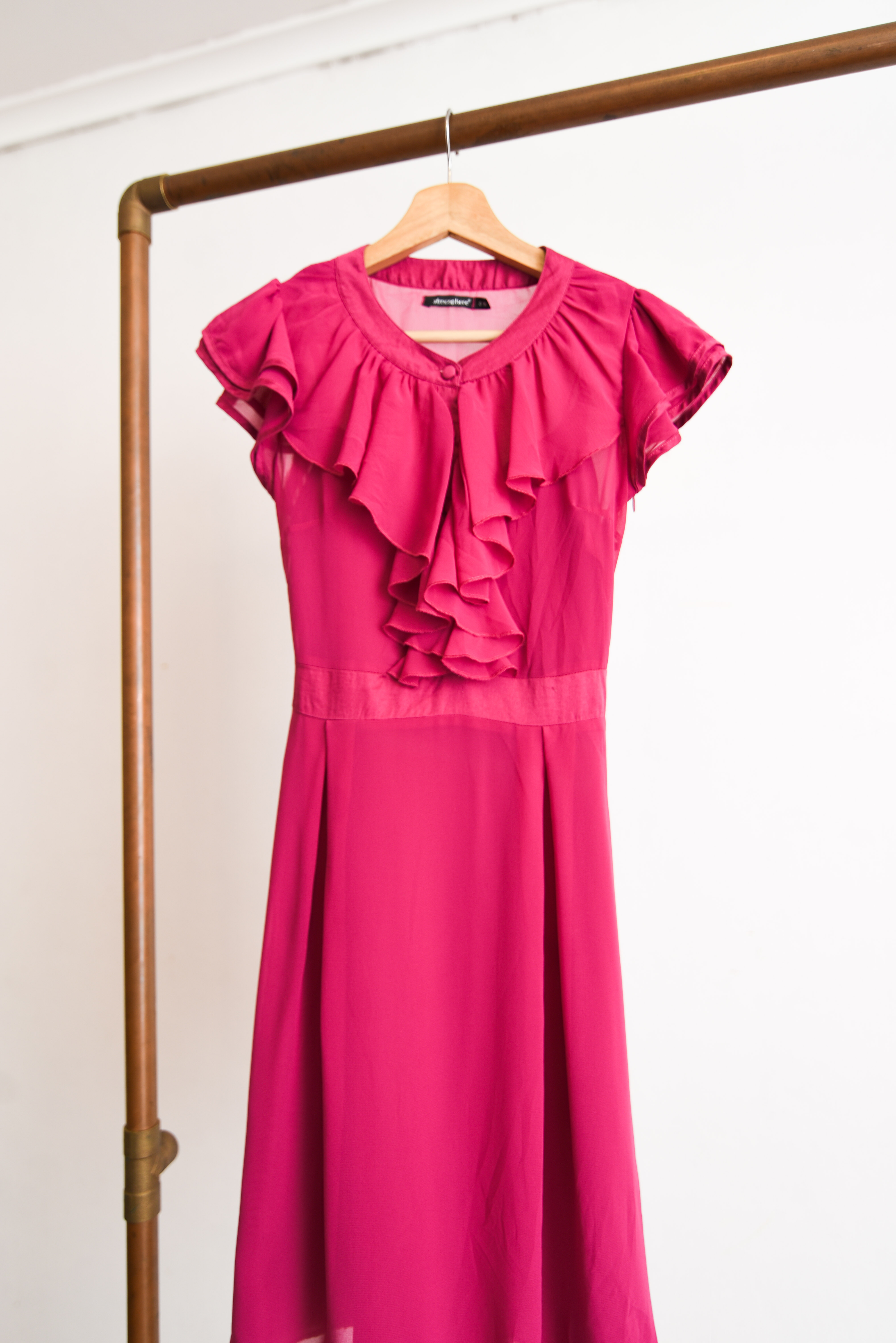 Vestido fucsia vuelos