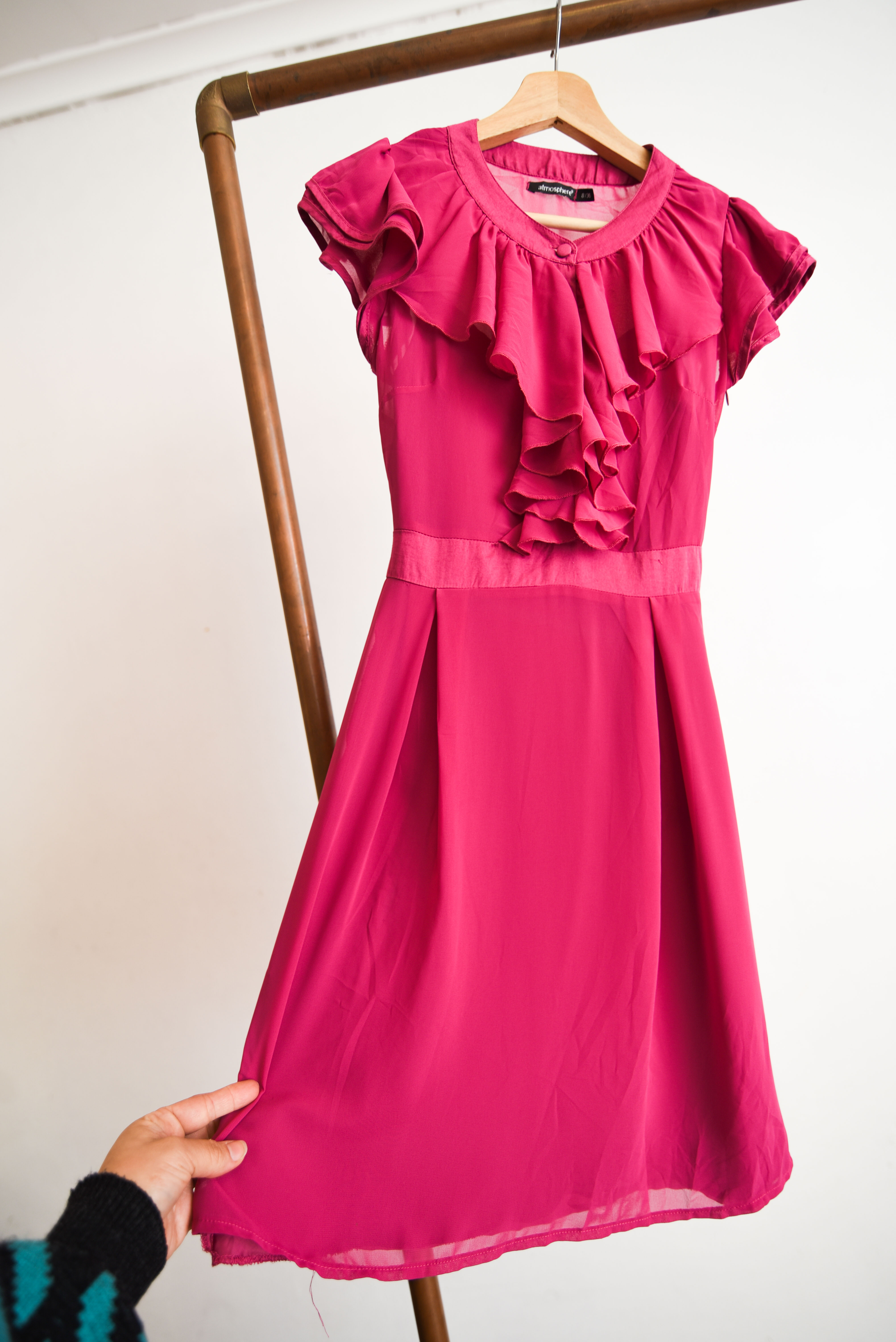 Vestido fucsia vuelos