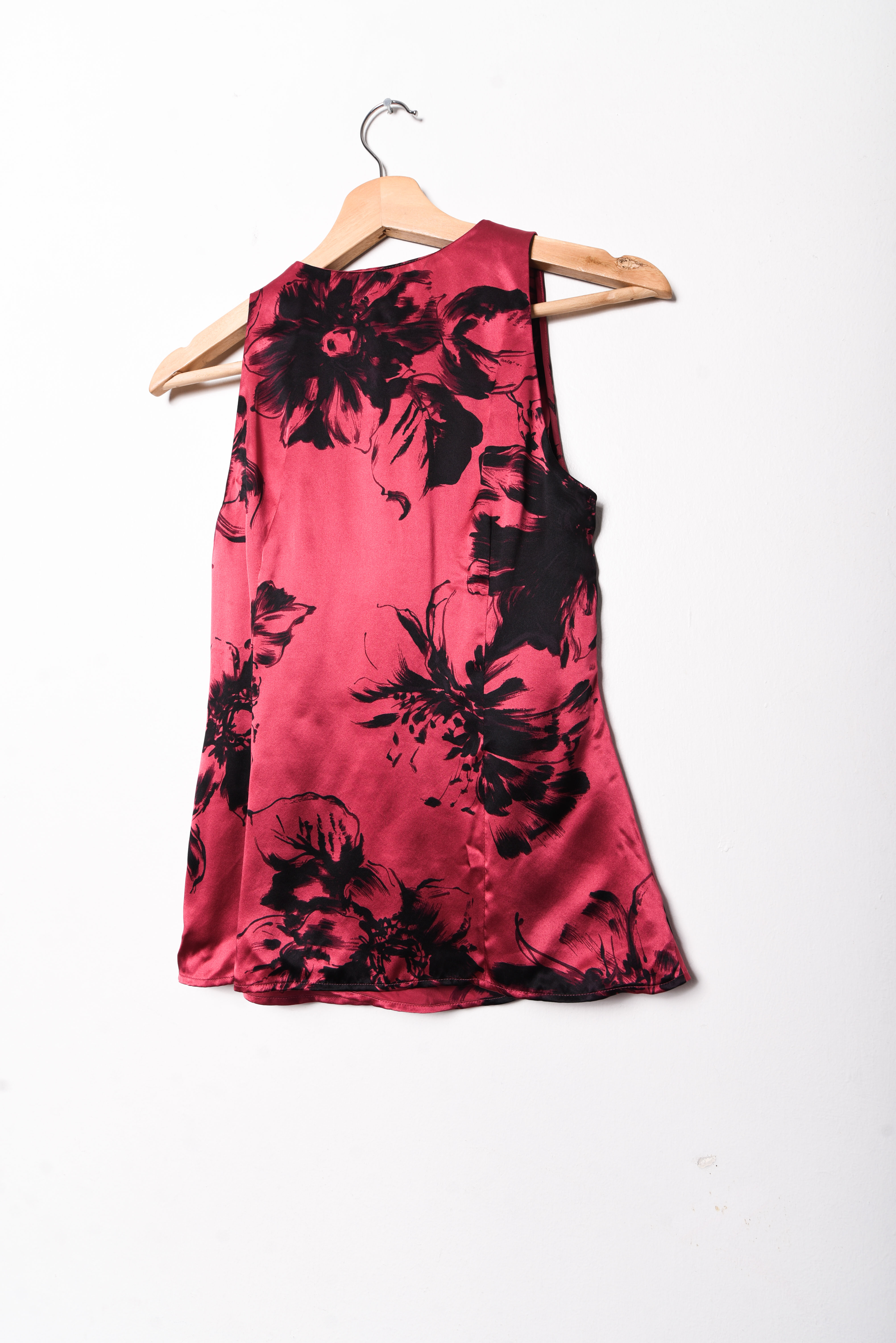 Top seda rojo floral cruzado