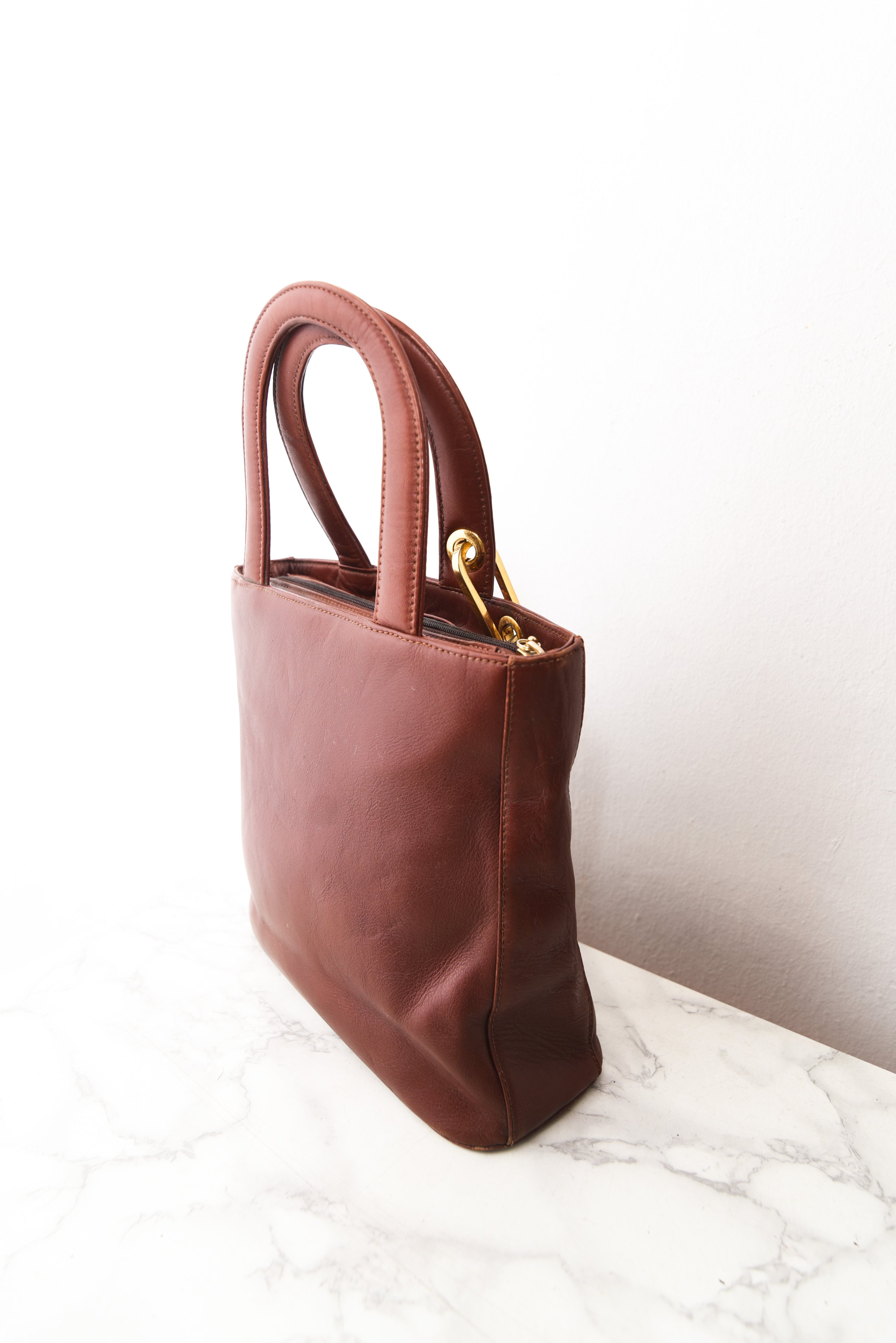 Cartera de mano café cuero vintage