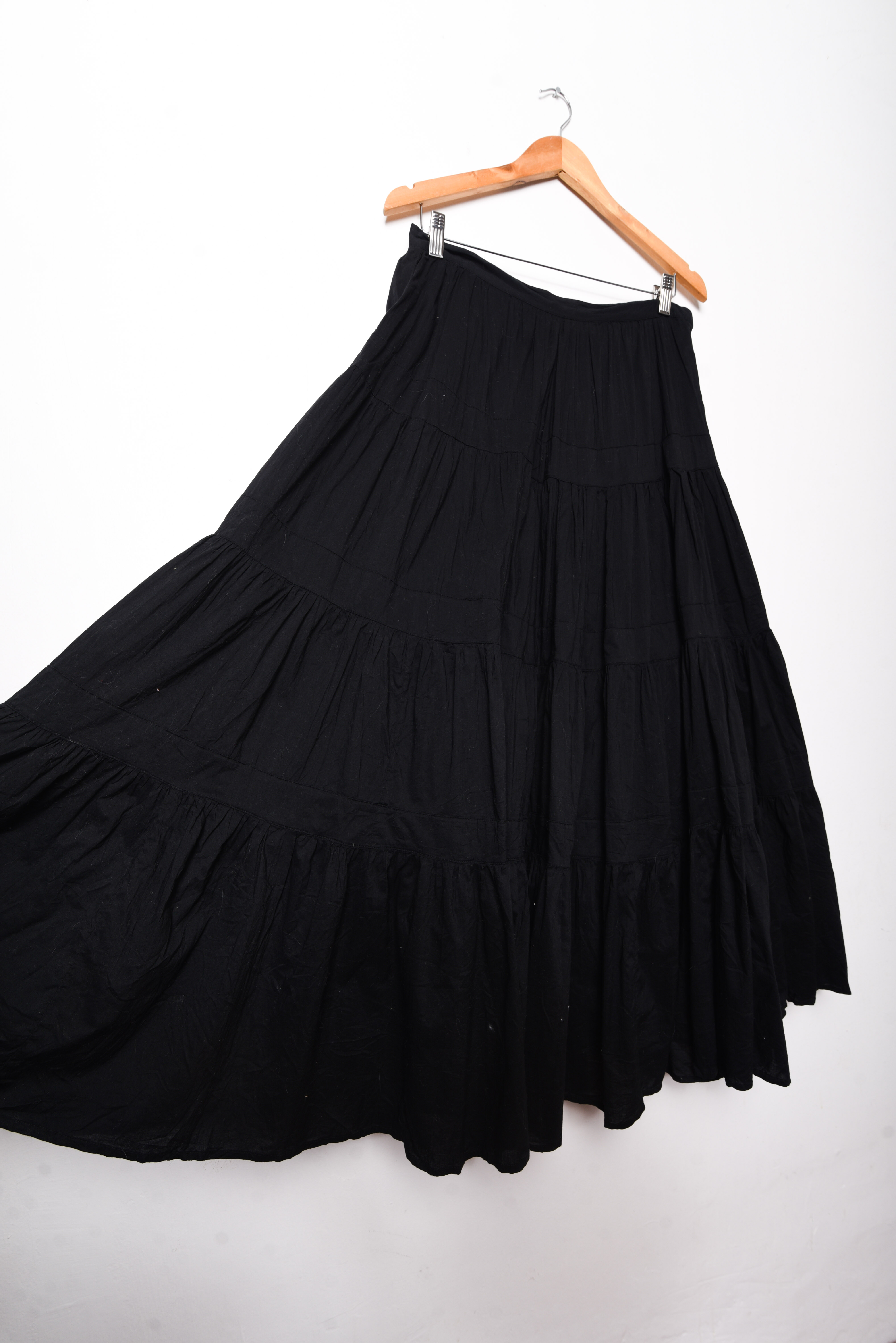 Maxi falda negra boho capas