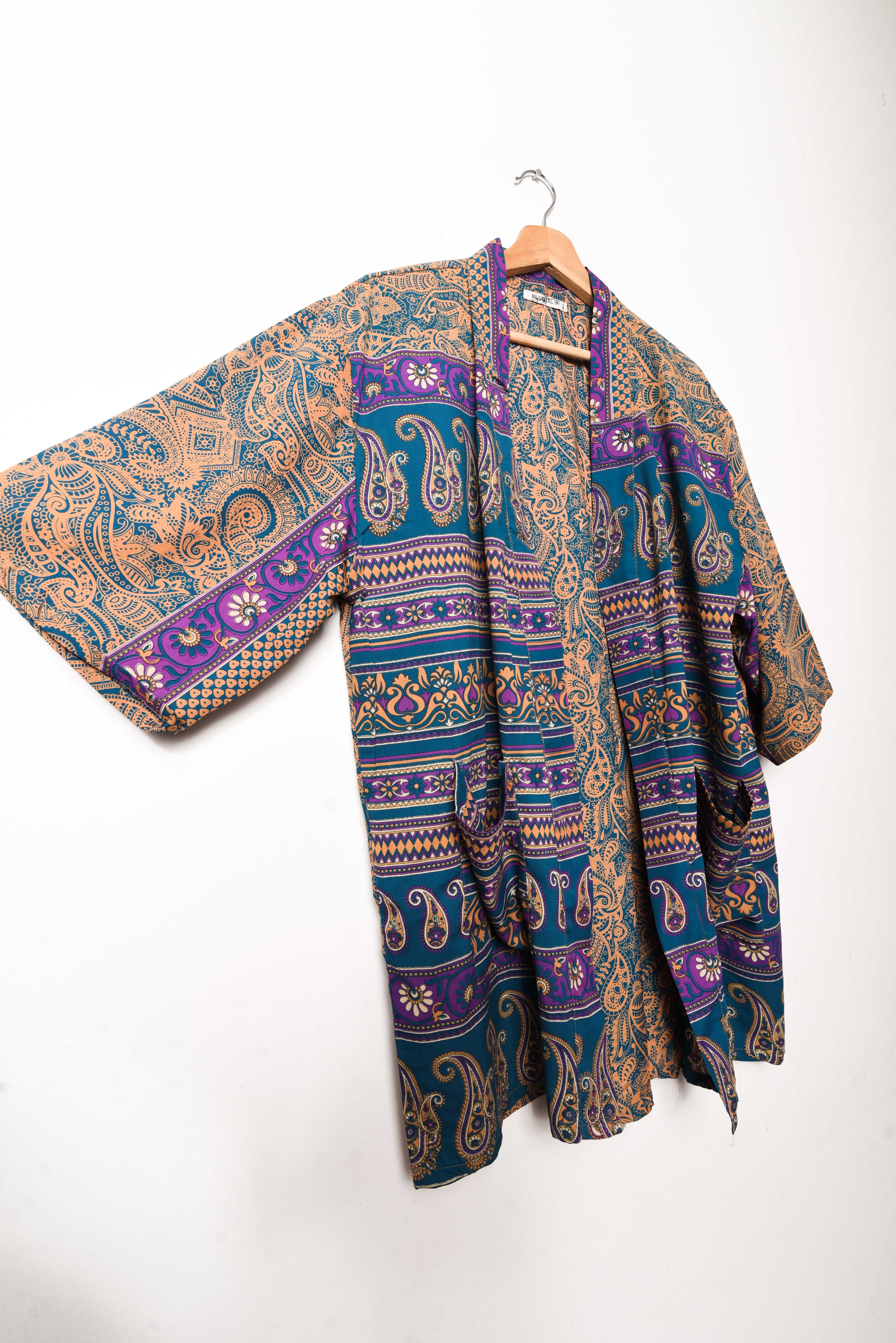 Kimono verde y morado paisley