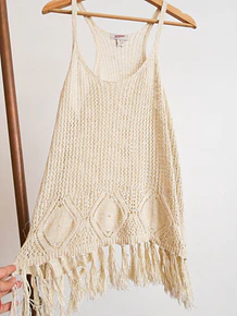 Top tejido beige flecos