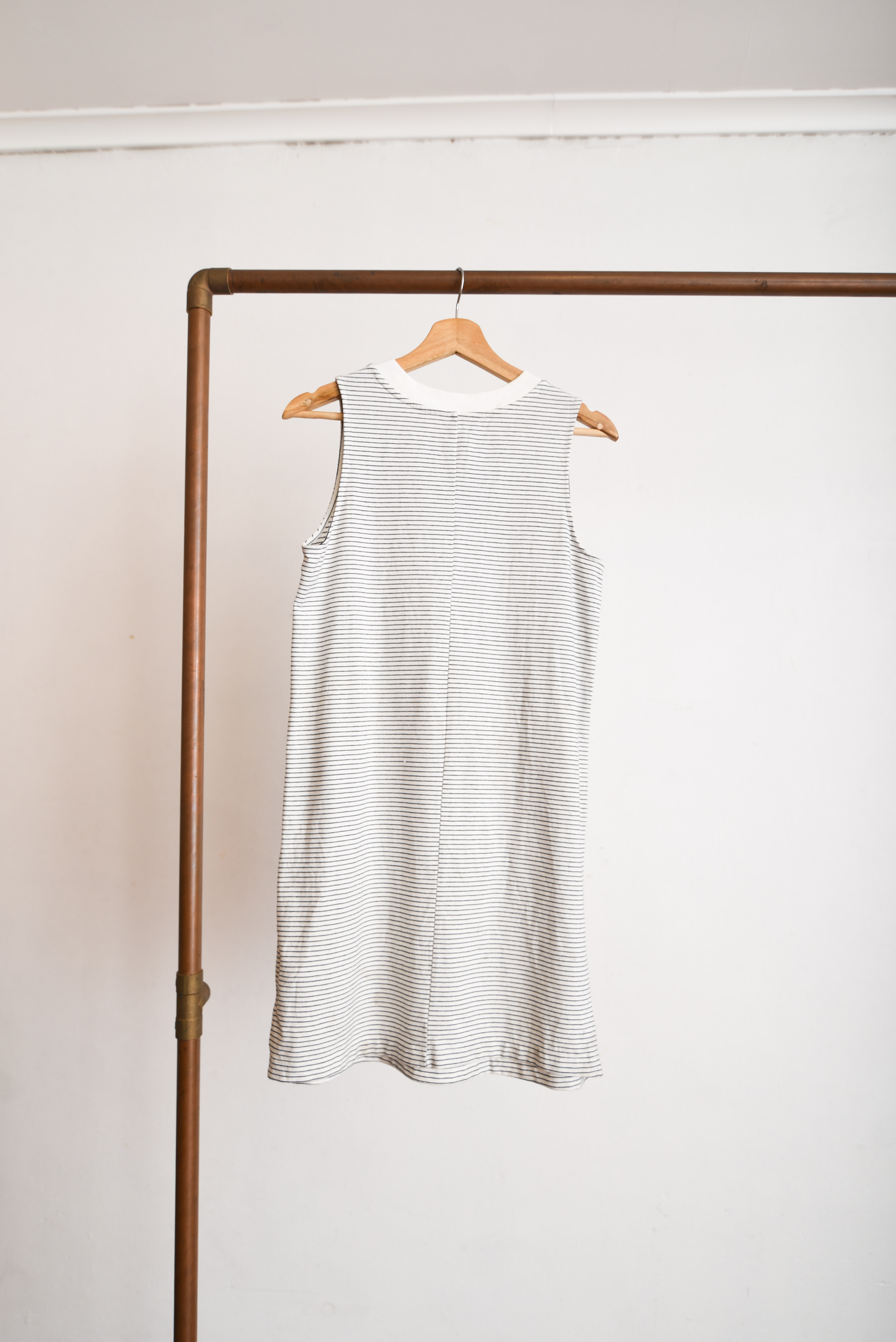 Vestido blanco rayado basic