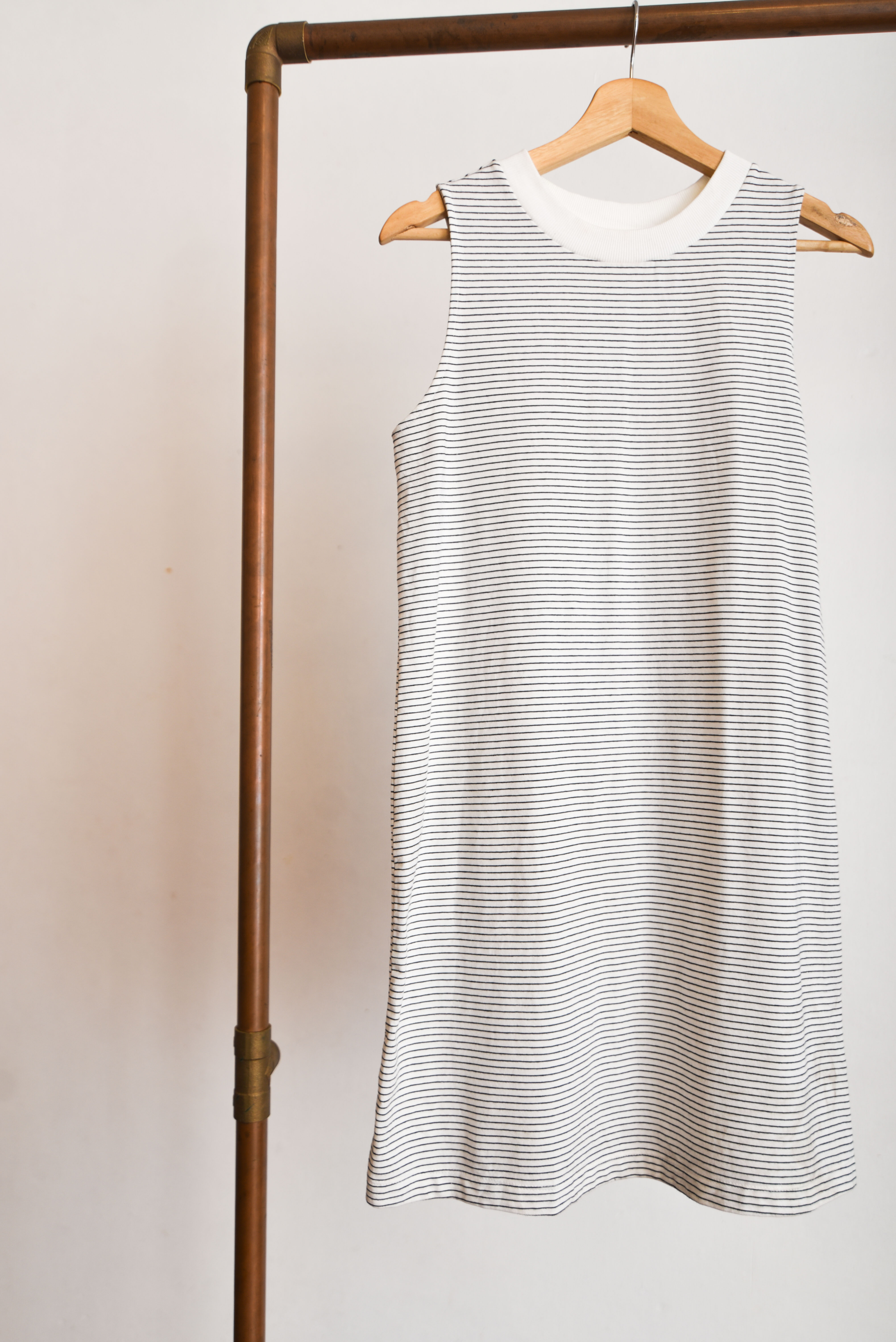 Vestido blanco rayado basic