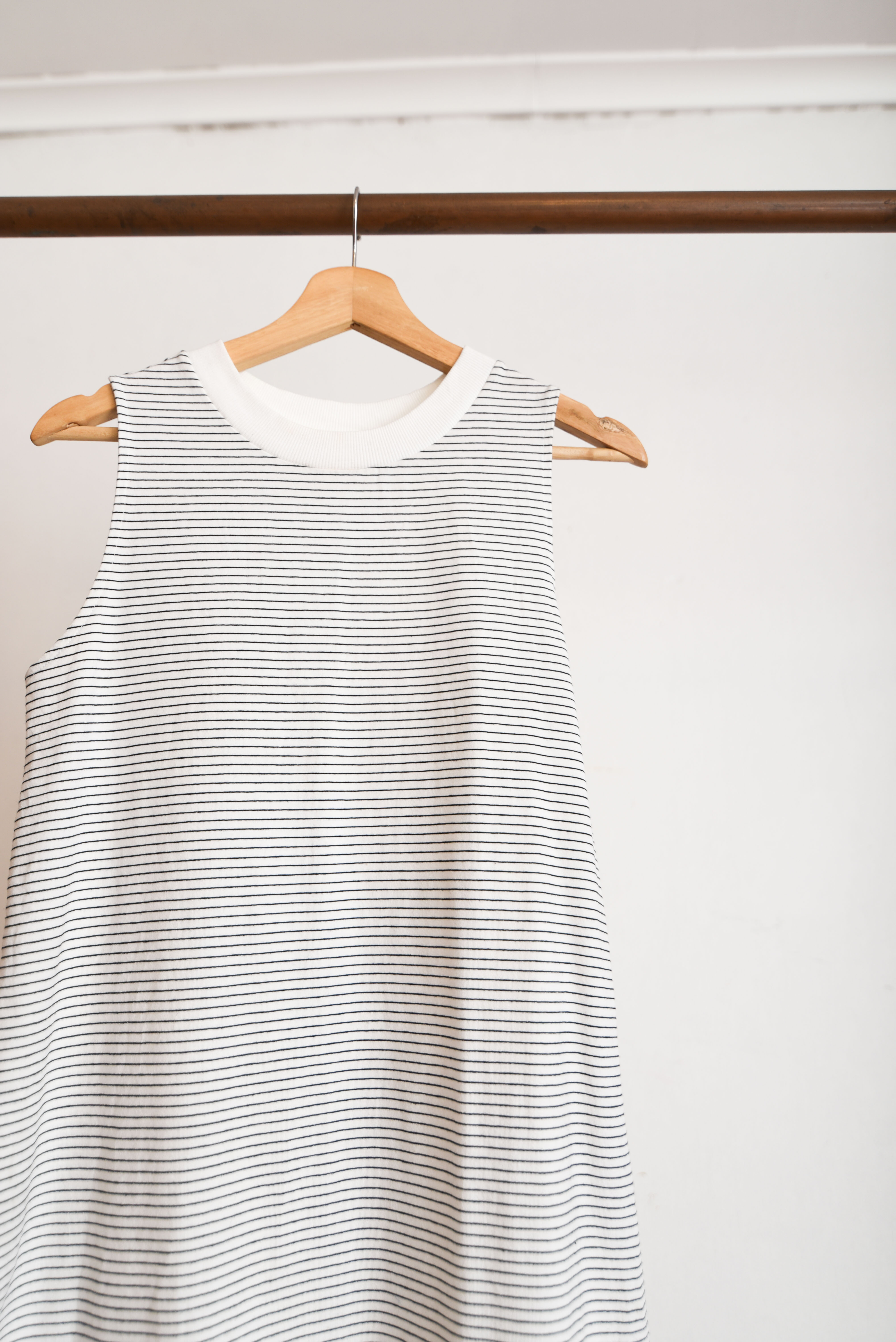 Vestido blanco rayado basic
