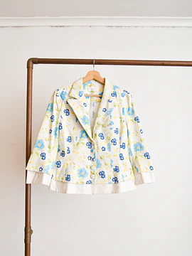 Blazer floral blanco botones