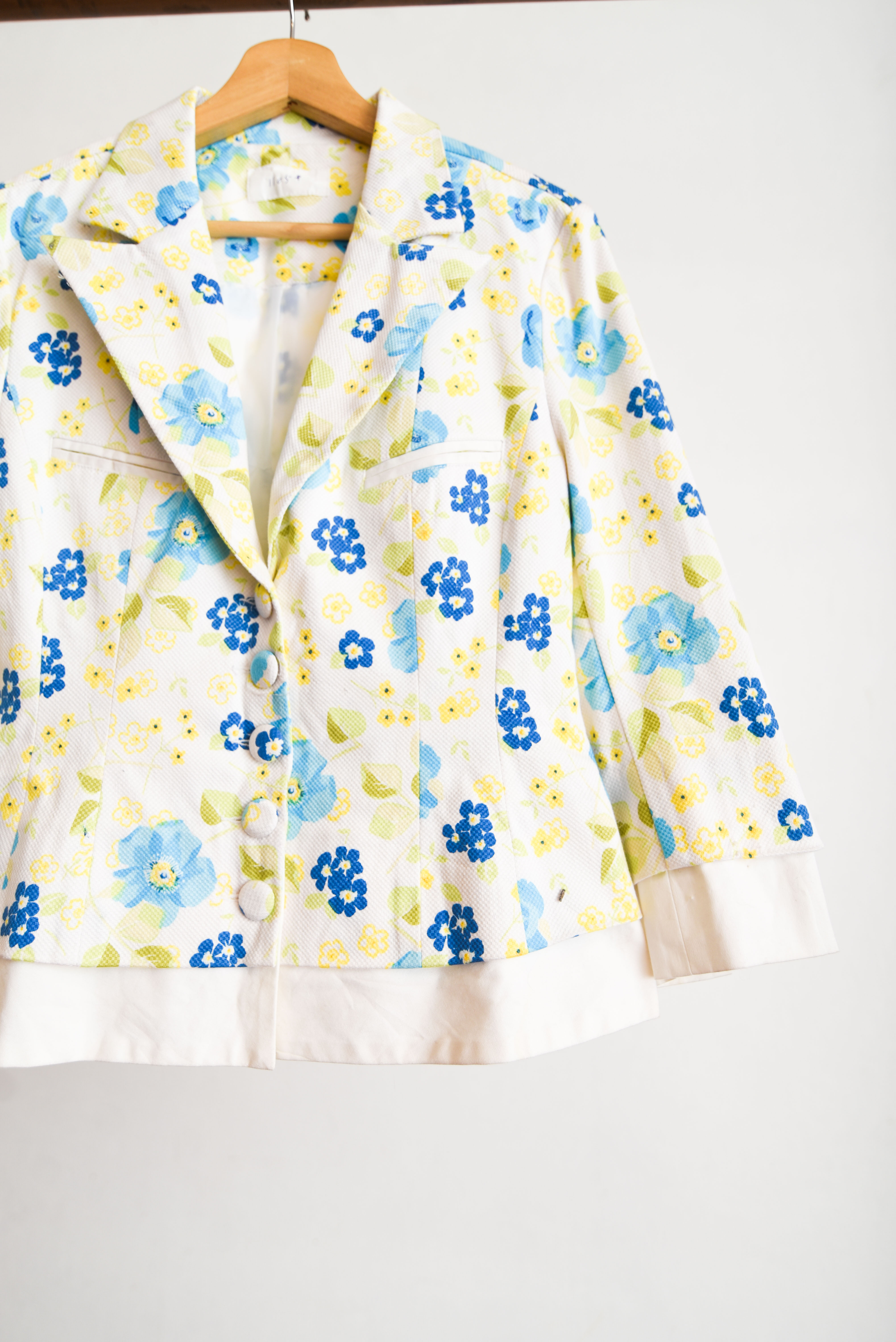 Blazer floral blanco botones