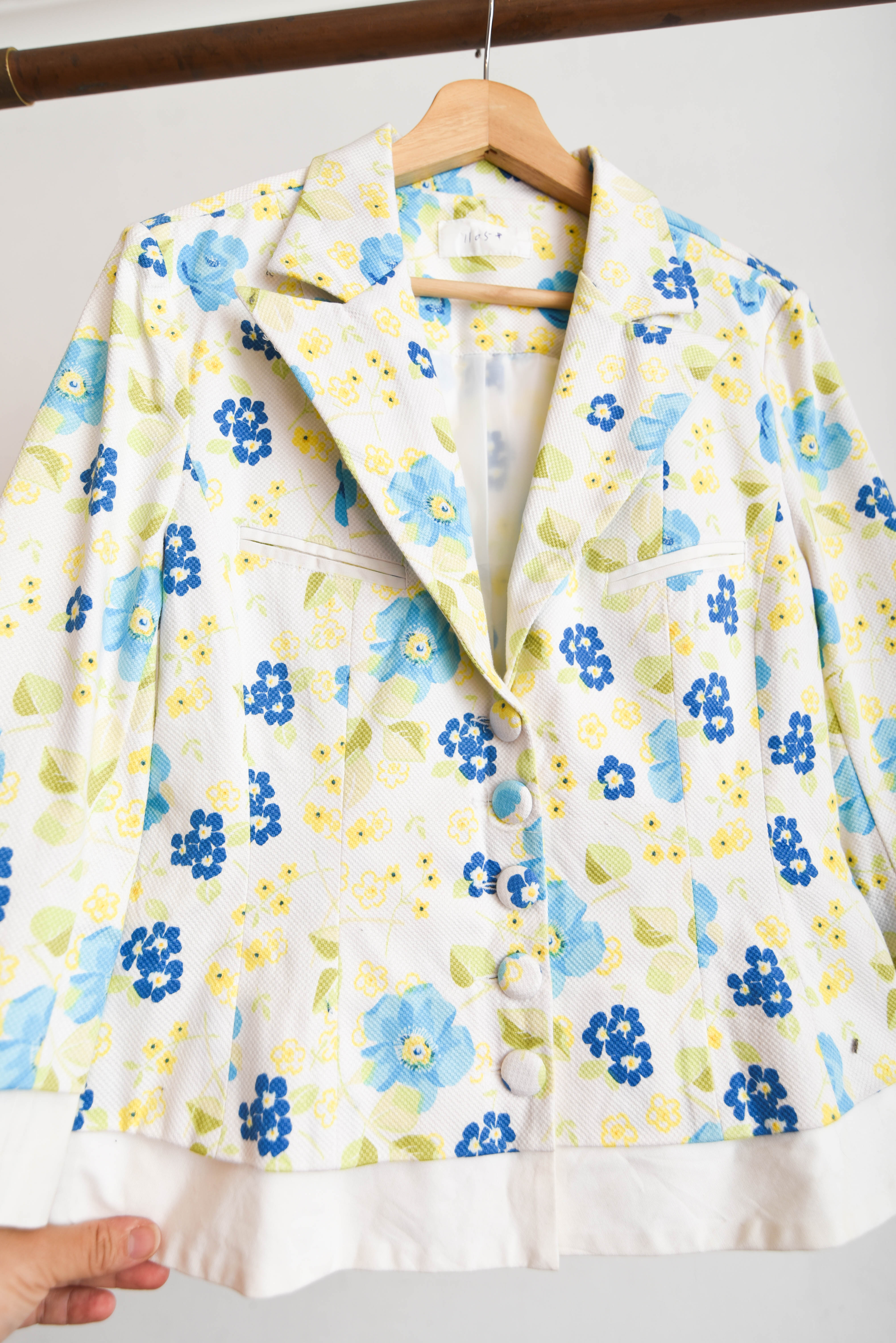 Blazer floral blanco botones