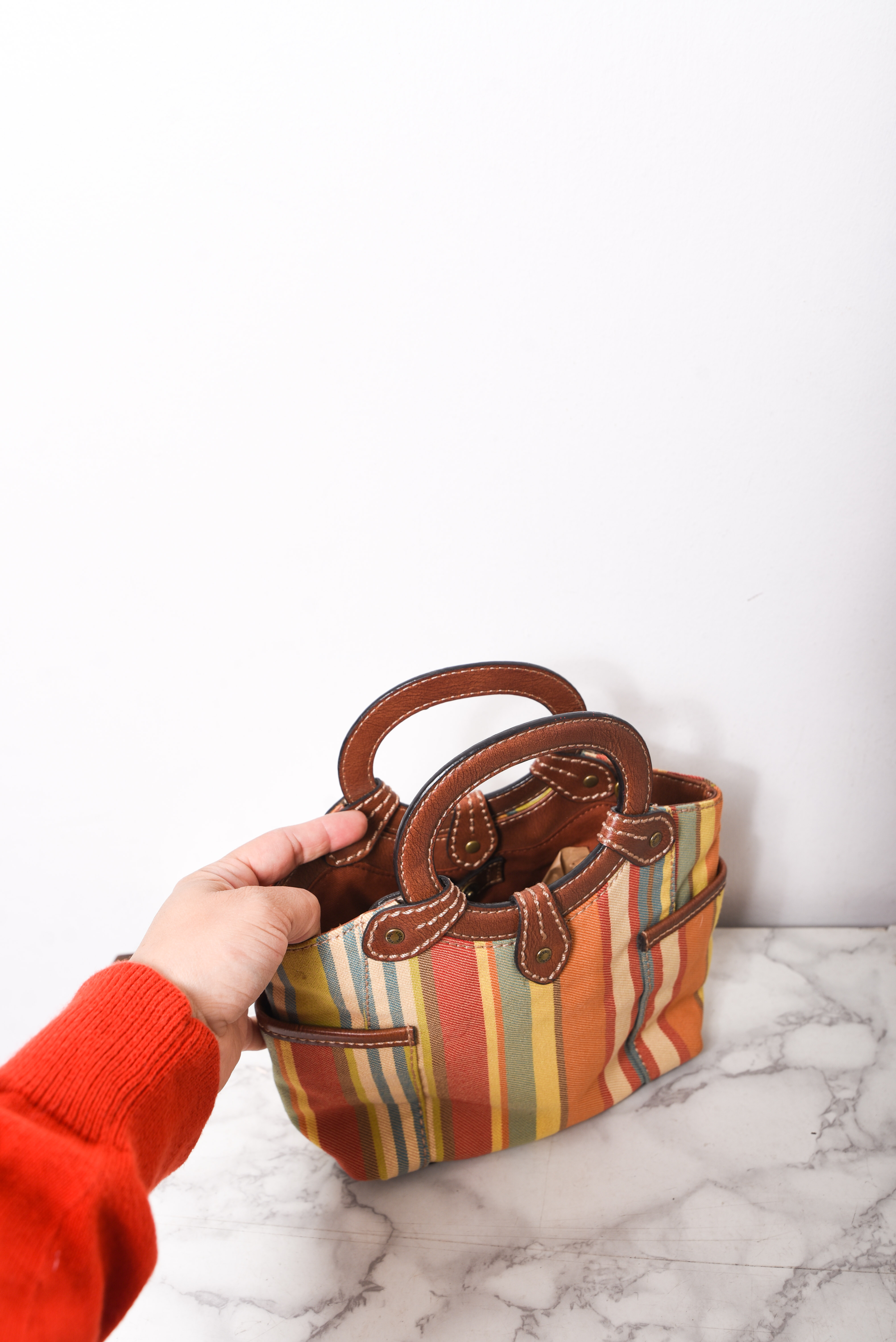 Cartera de mano rayada Fossil