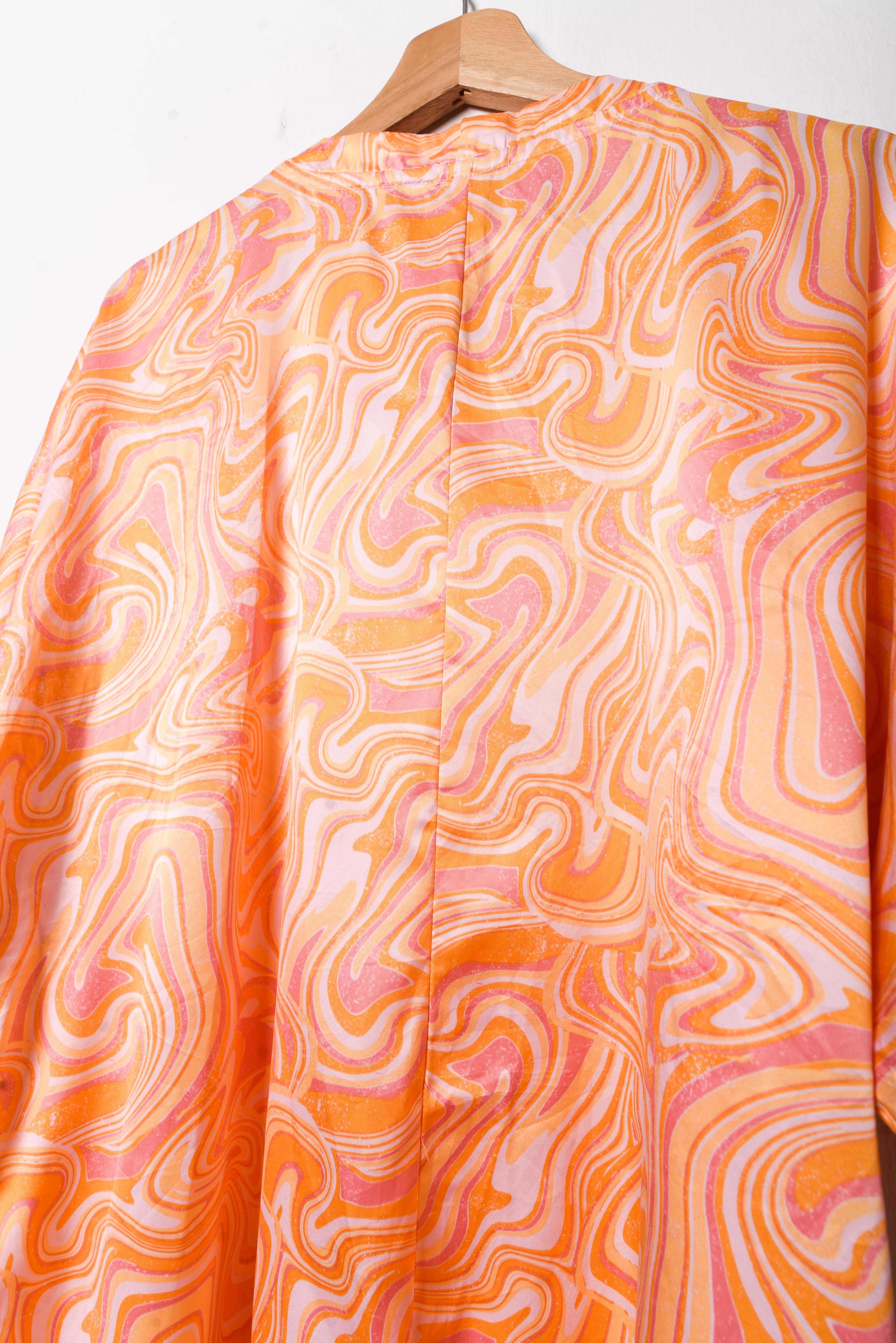 Kimono satinado naranjo wavy