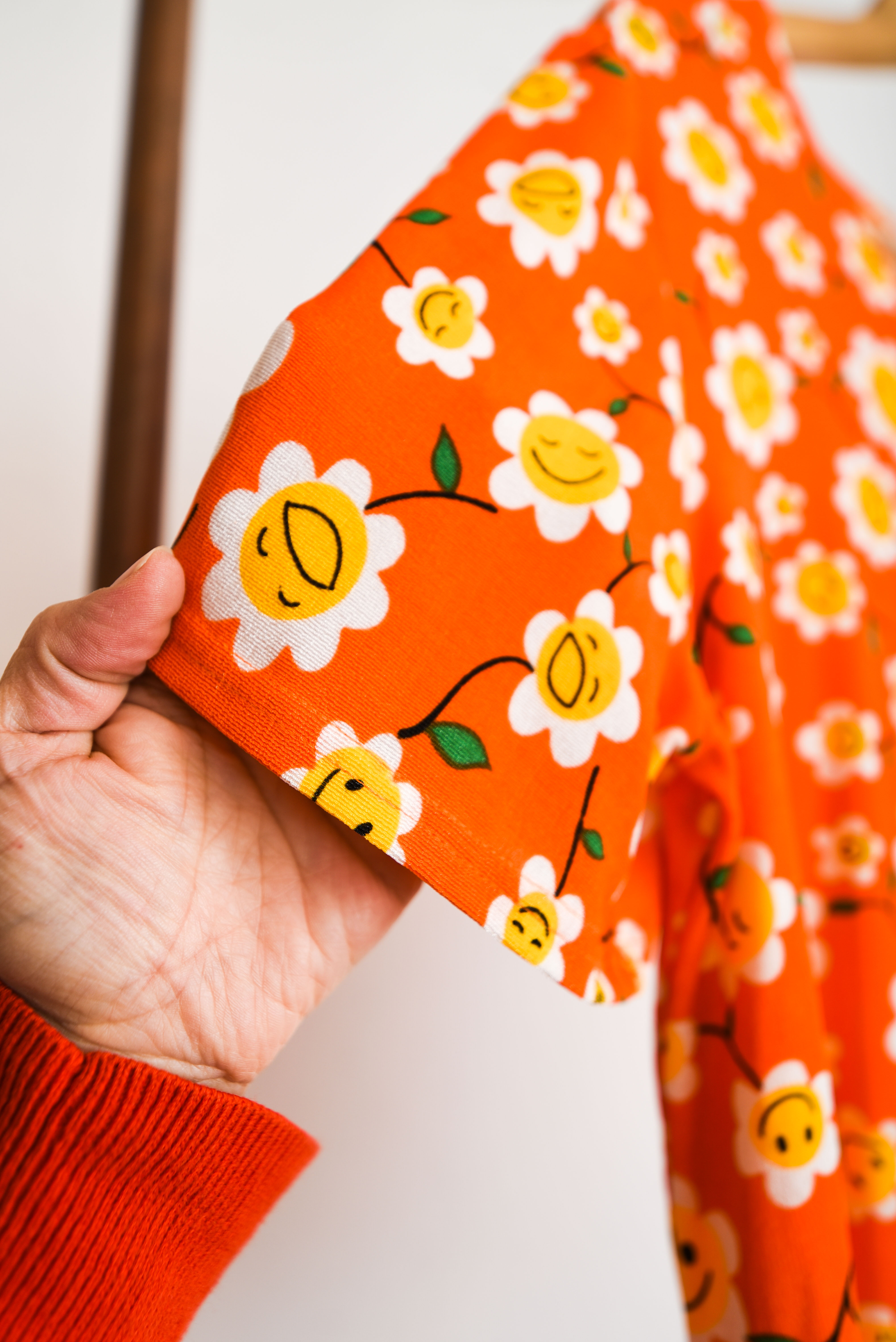 Polera naranja 90s smiley floral 