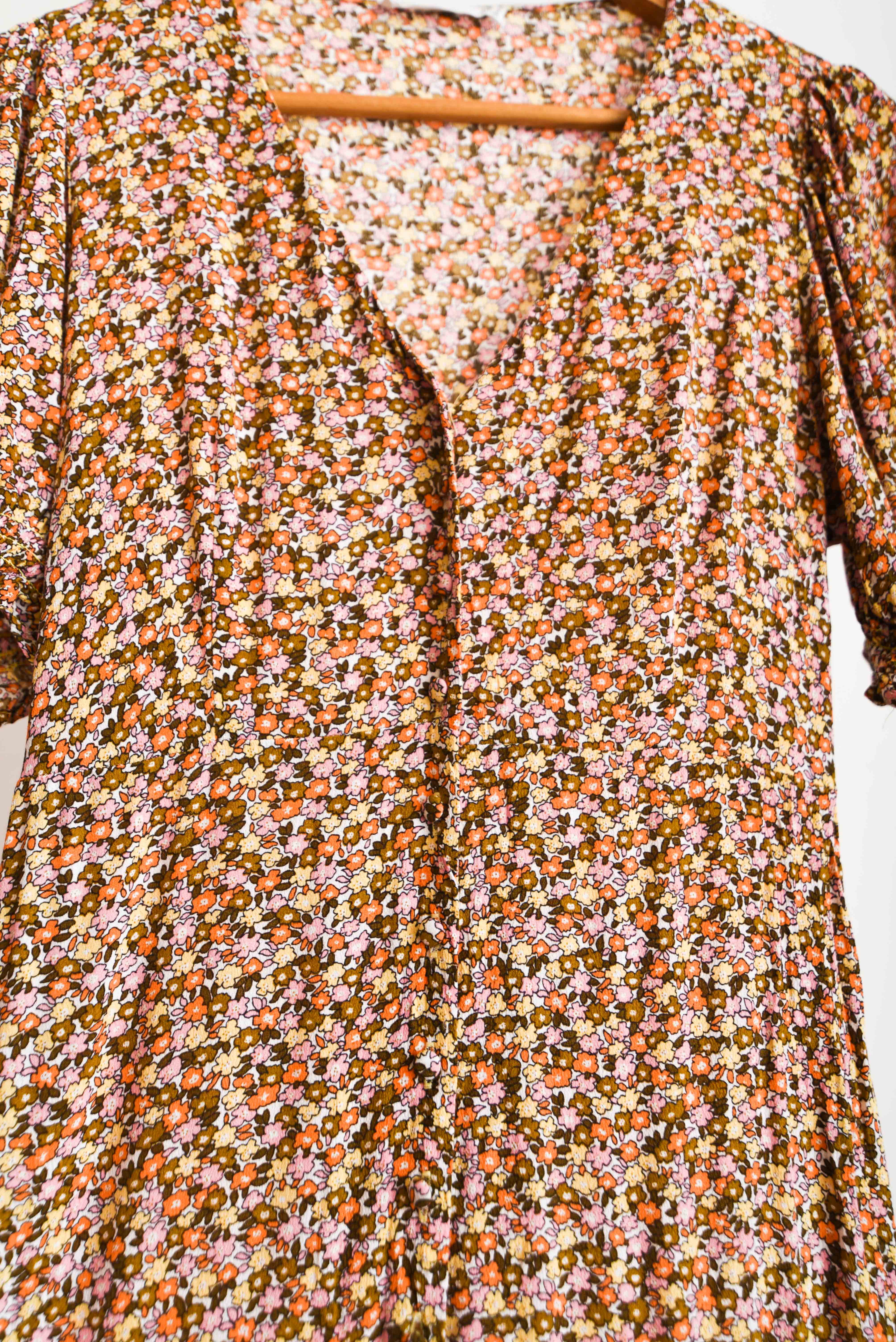 Maxi vestido floral botones capas