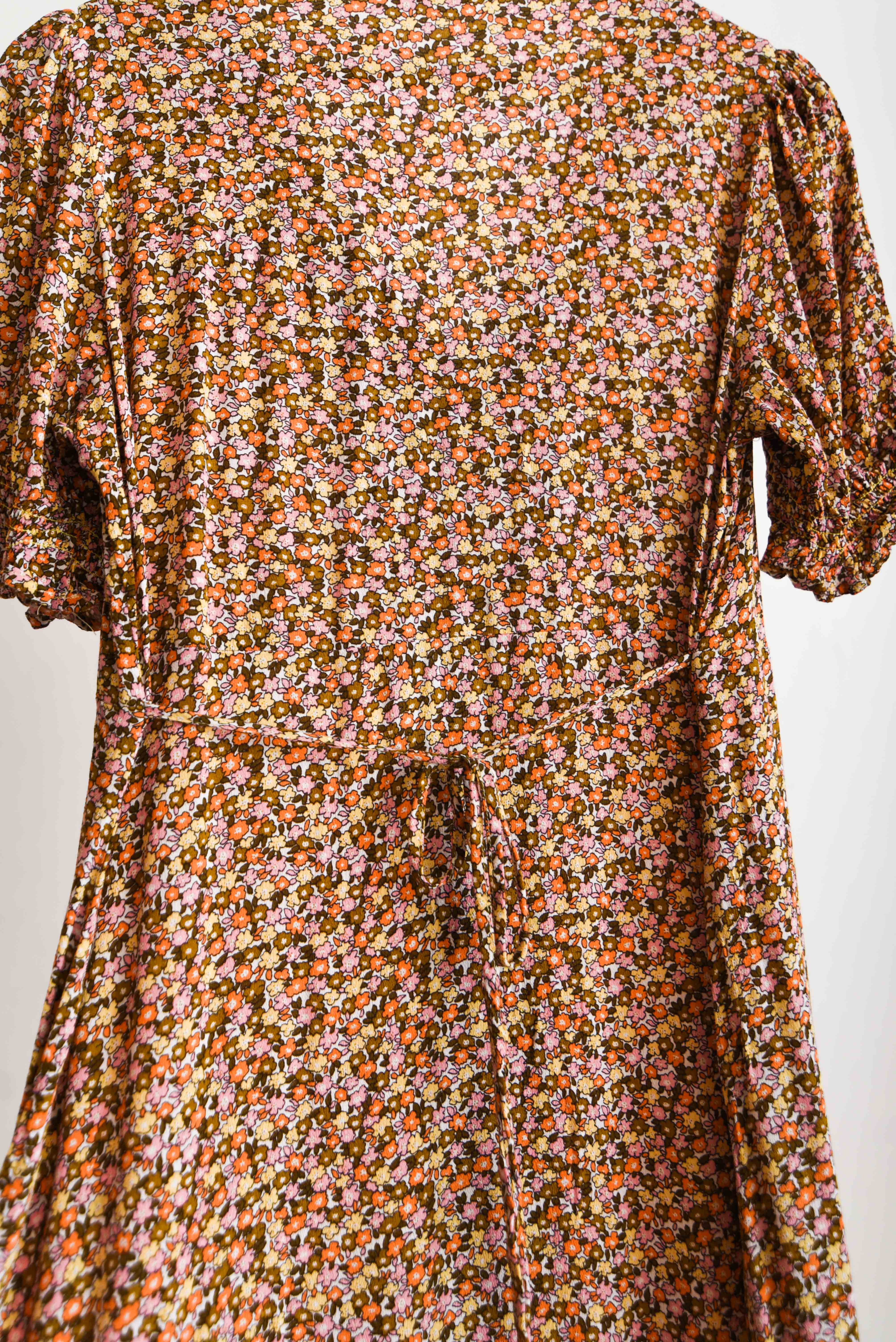 Maxi vestido floral botones capas
