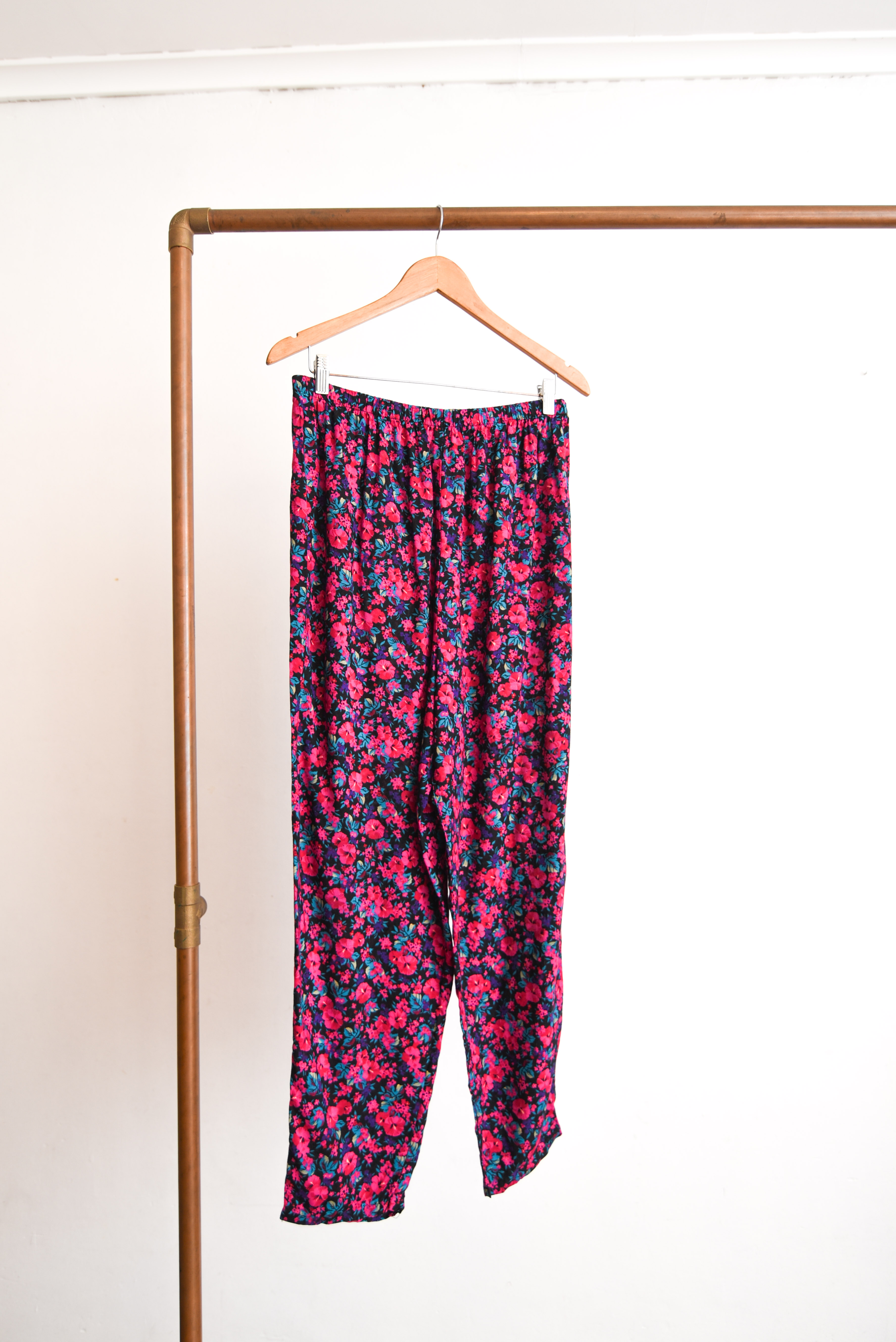 Pantalón floral bombacho rosado