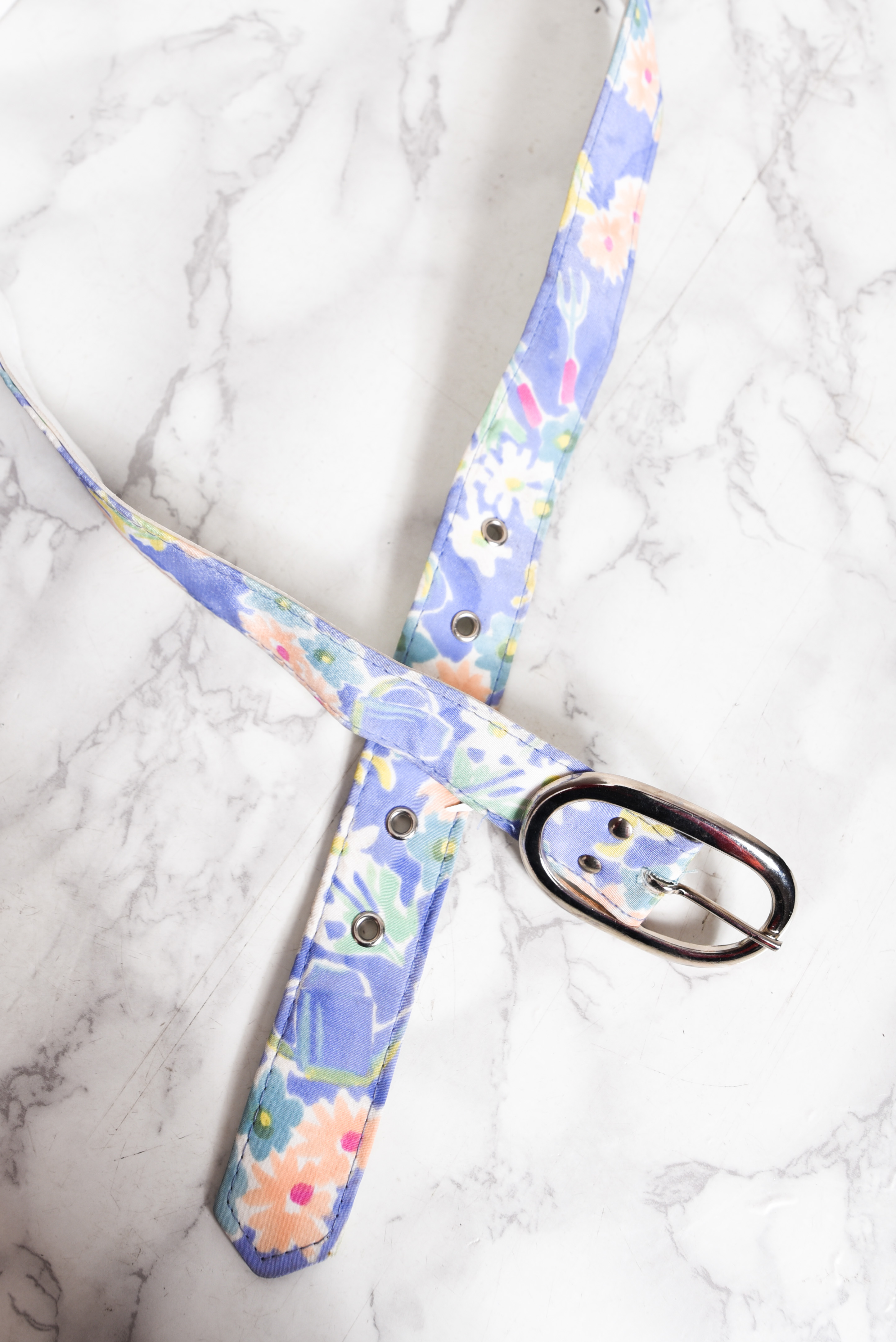 Cinturón floral pastel lila