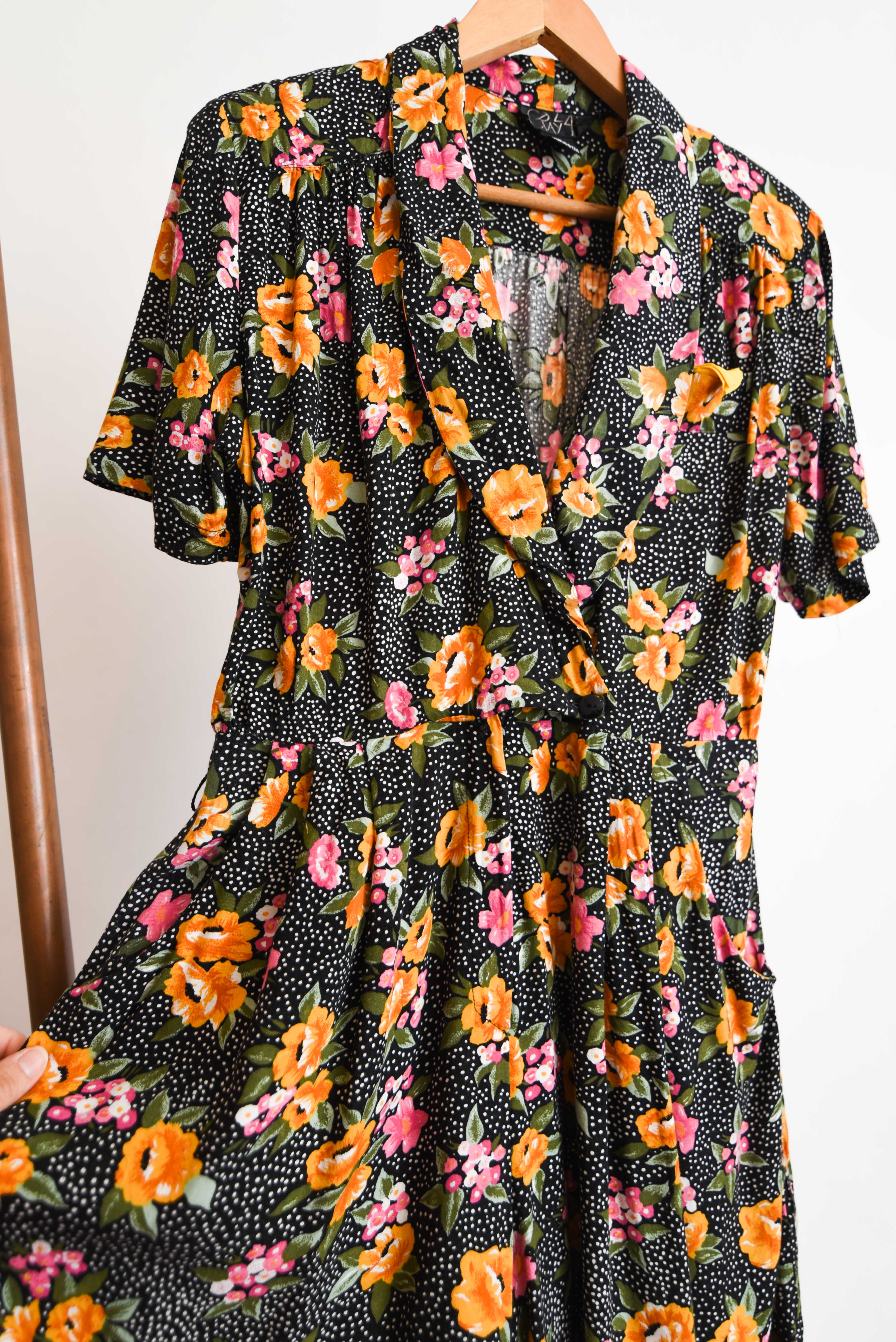 Enterito negro vintage flores y puntos