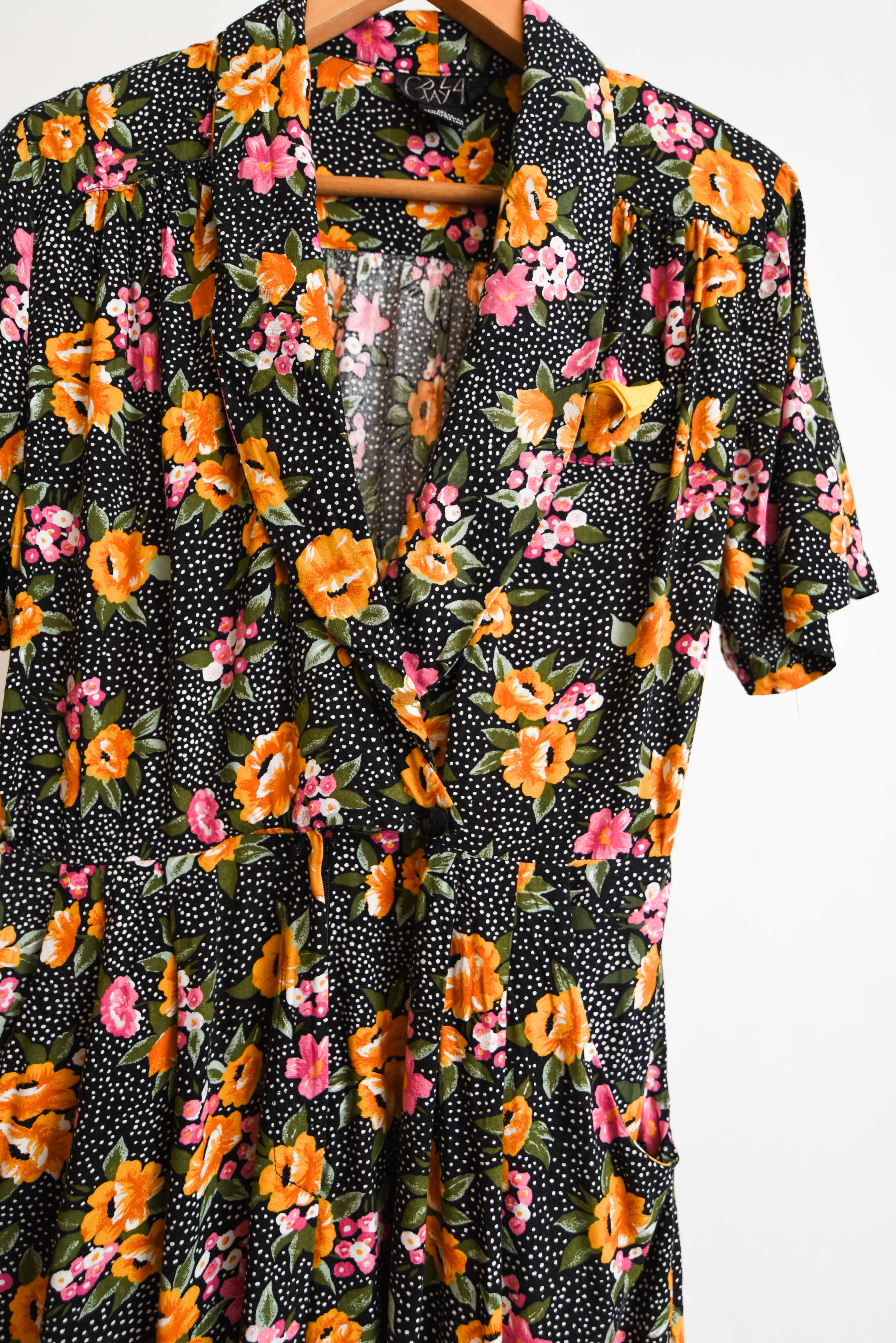 Enterito negro vintage flores y puntos