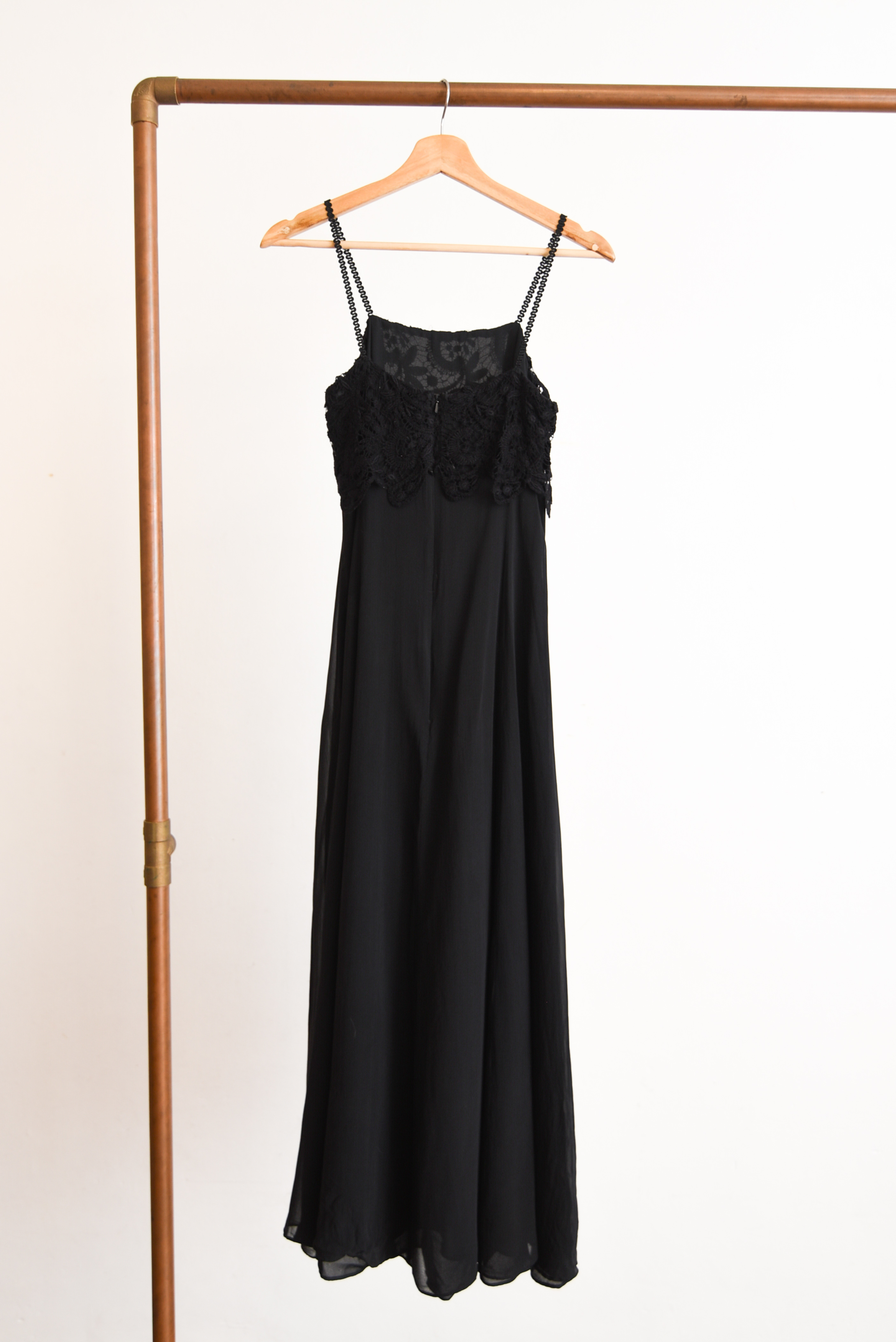 Vestido negro seda Laura Ashley