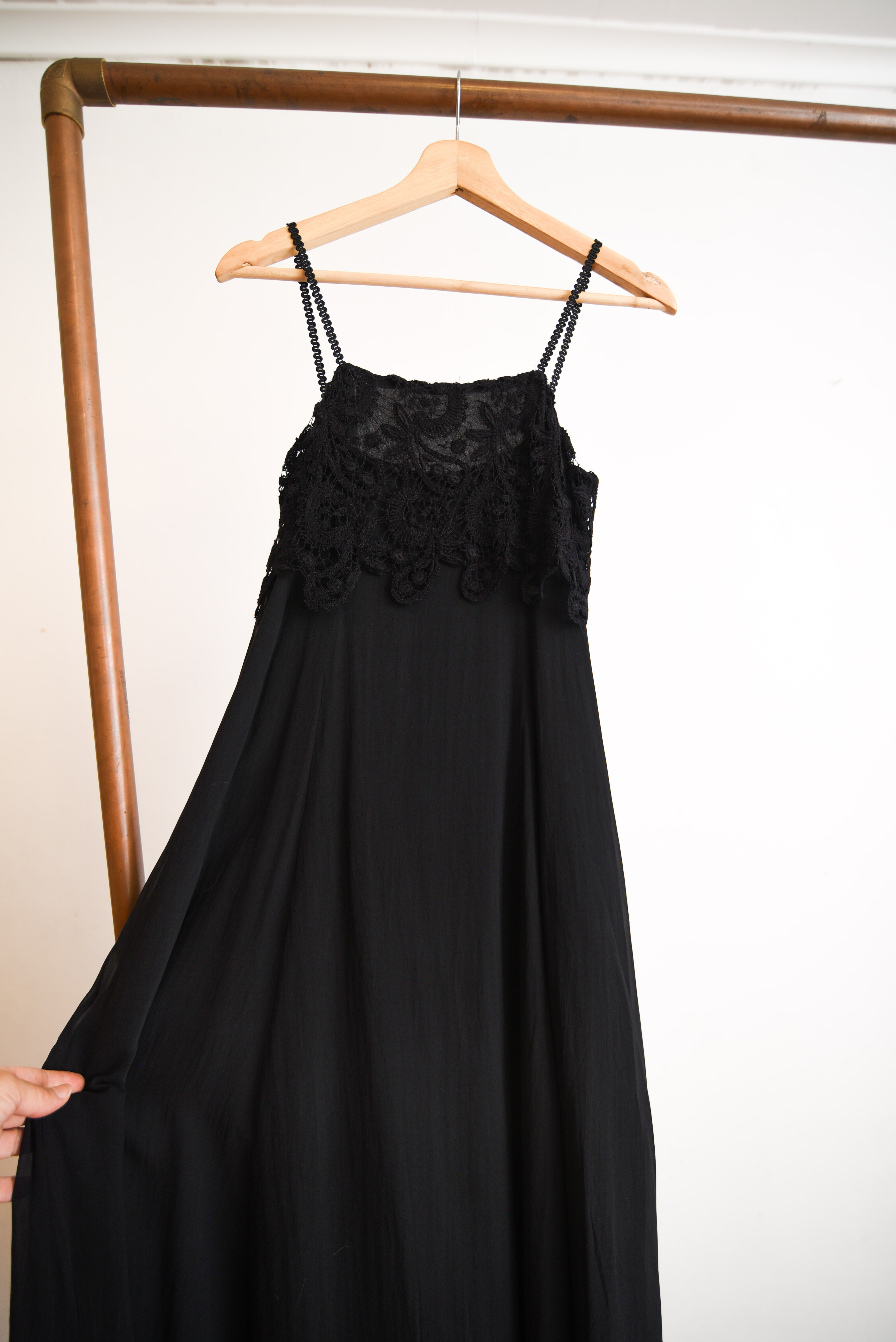 Vestido negro seda Laura Ashley