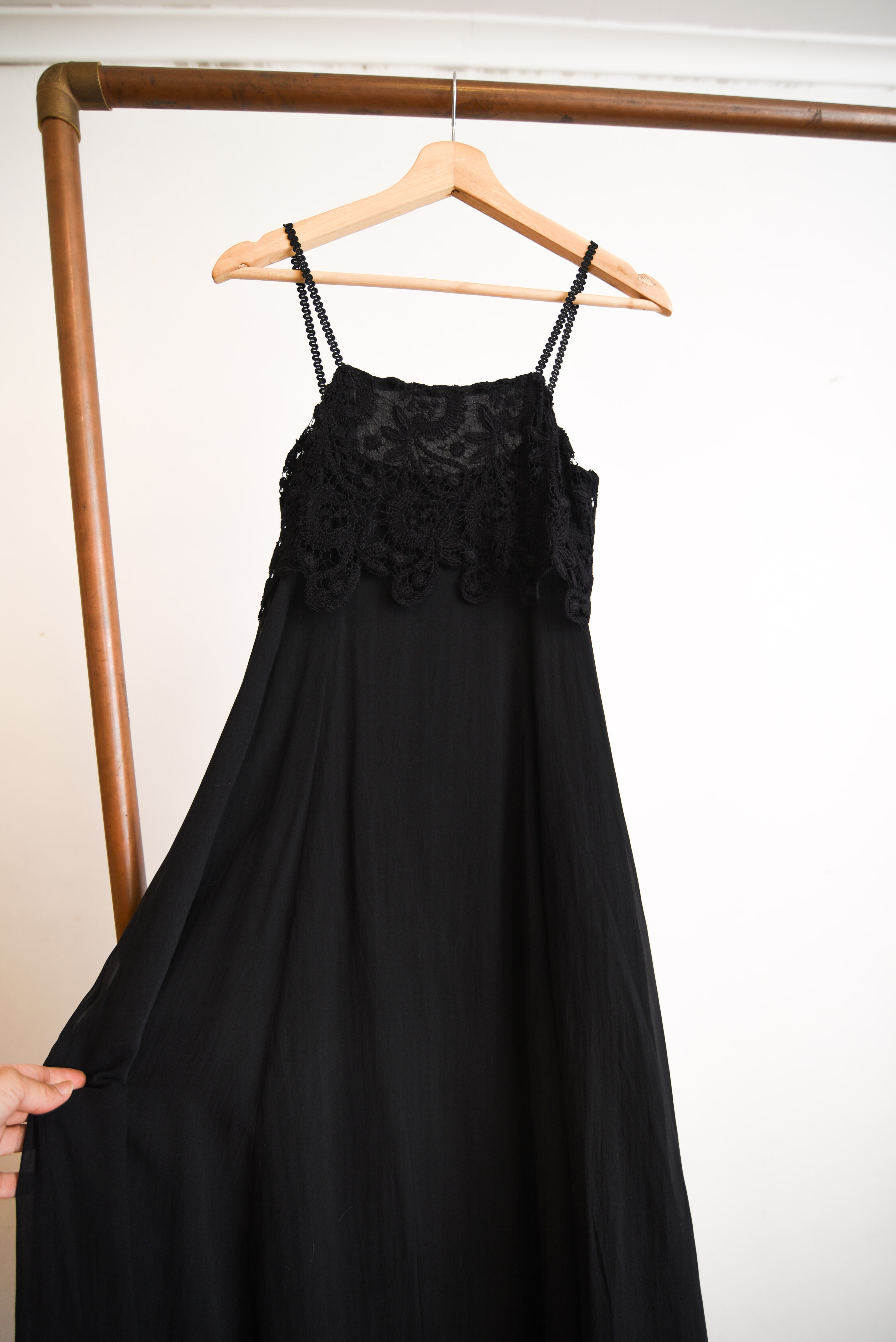 Vestido negro seda Laura Ashley