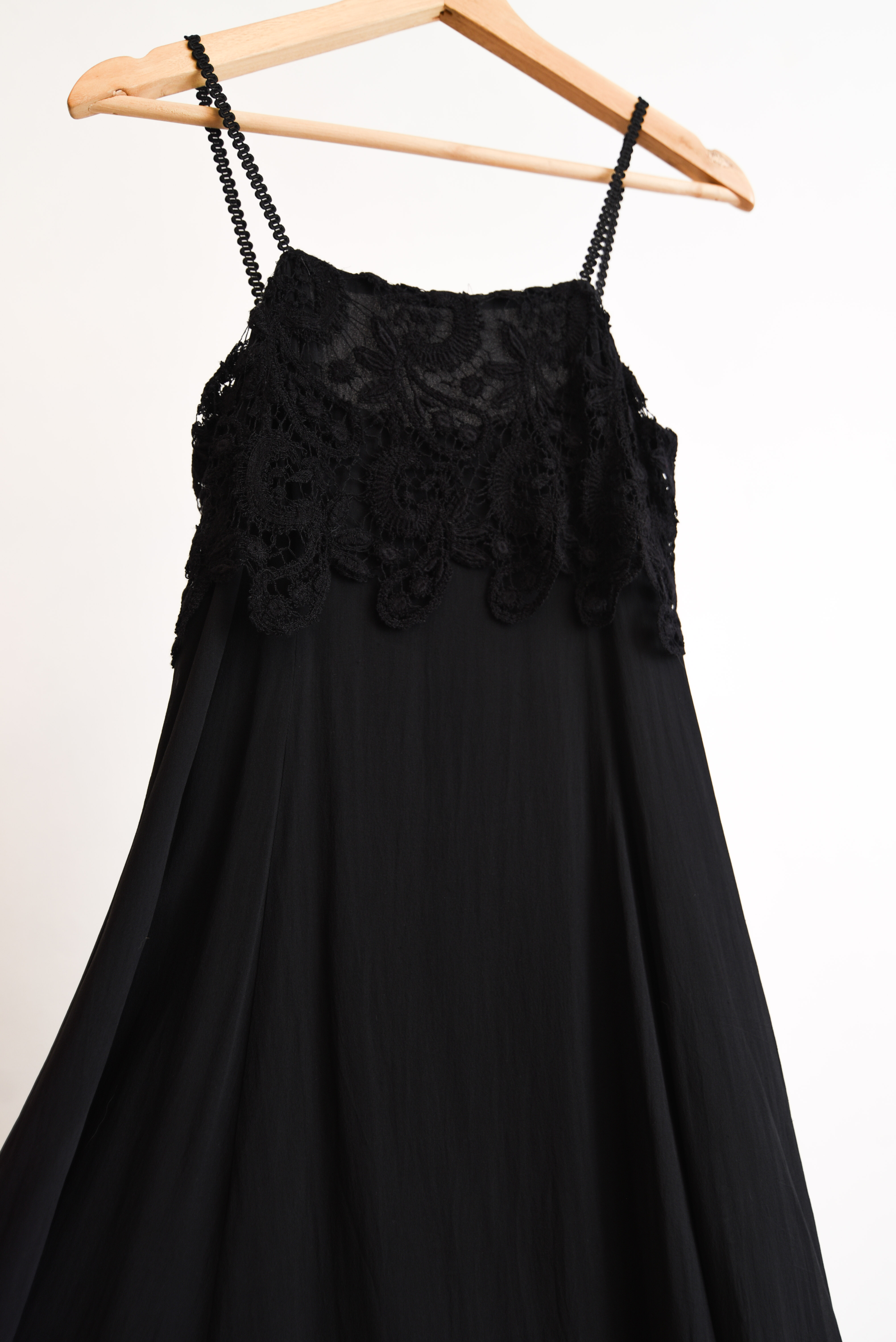 Vestido negro seda Laura Ashley