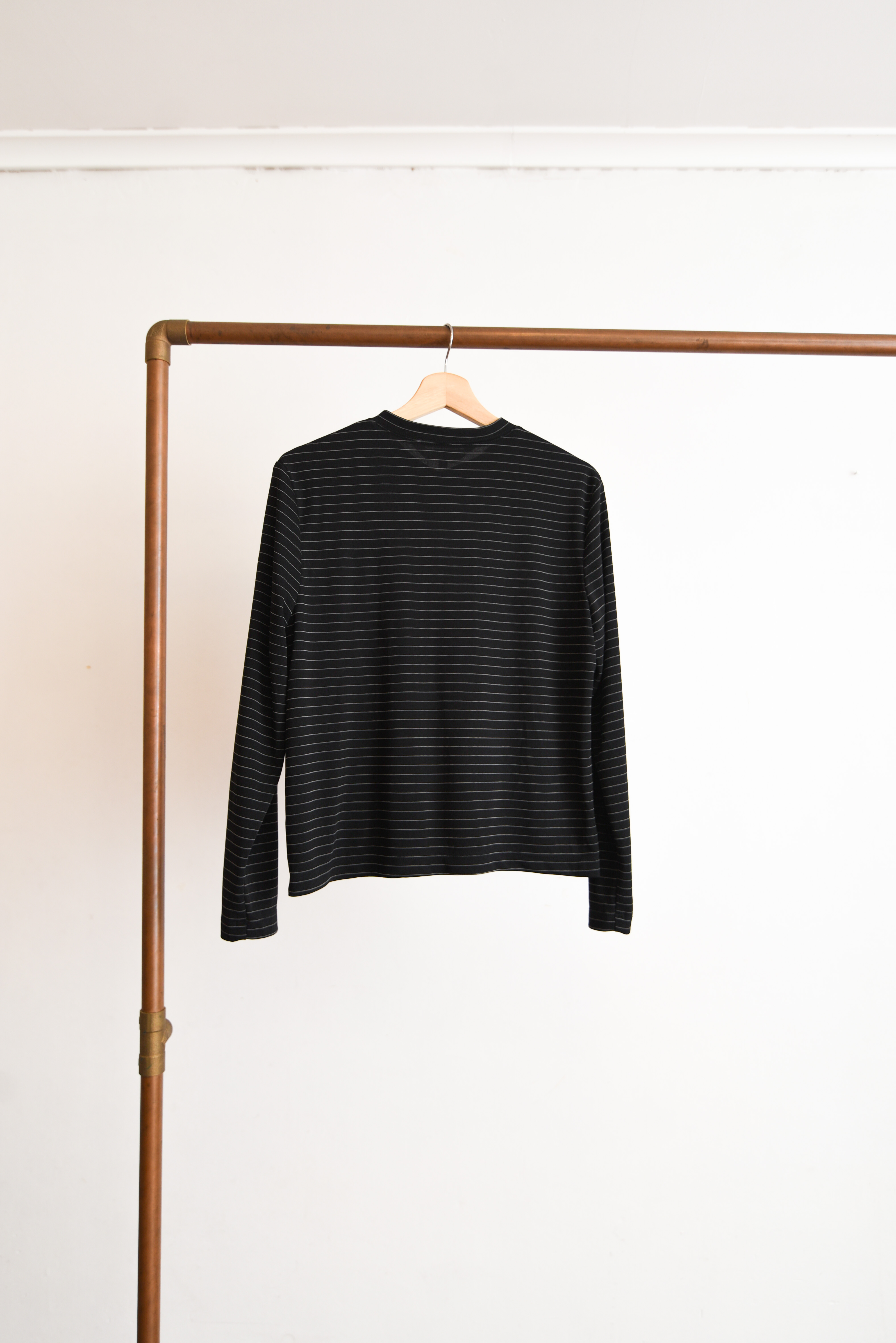 Blusa negra pinstripe 90s