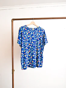 Polera azulina floral 90s