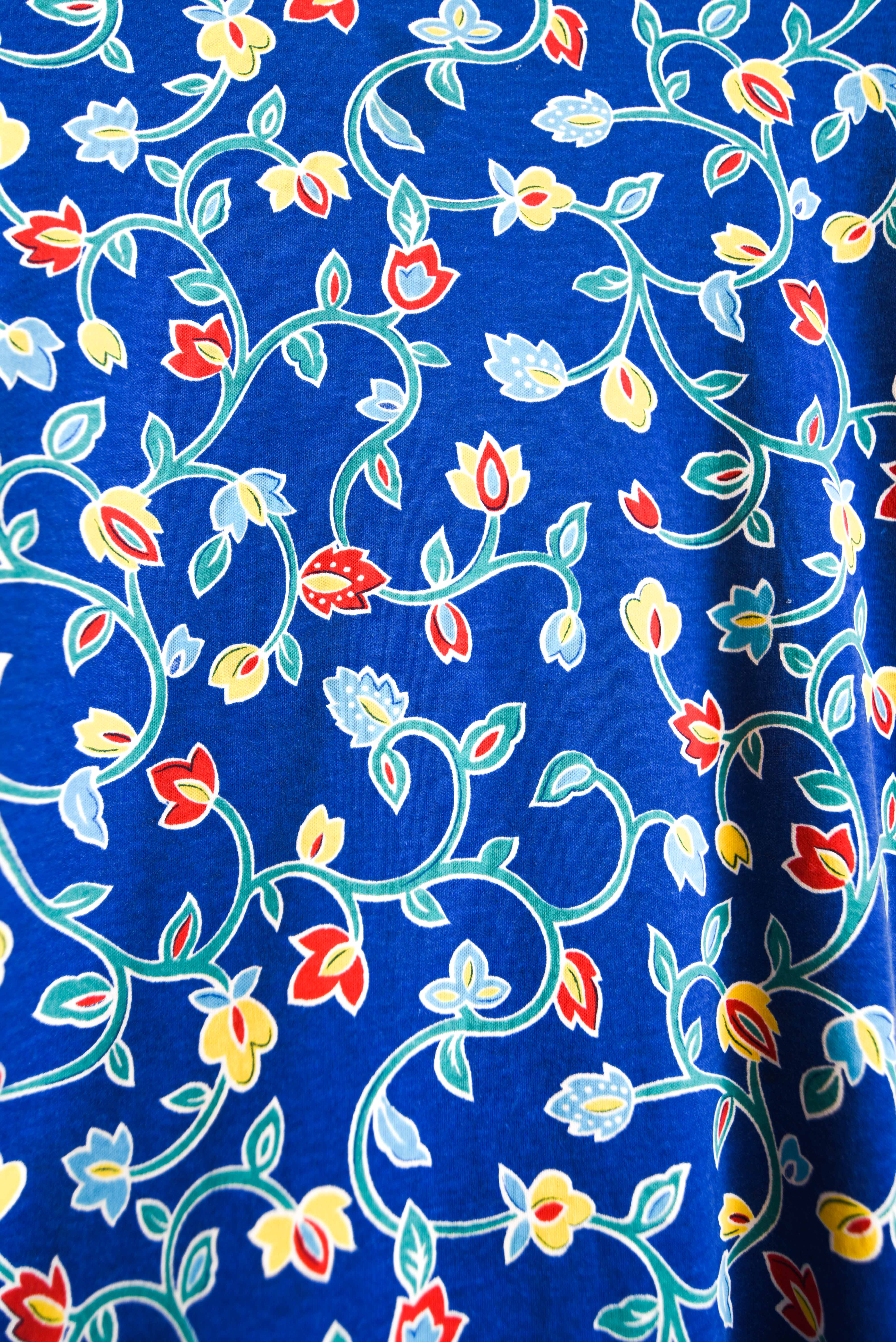 Polera azulina floral 90s