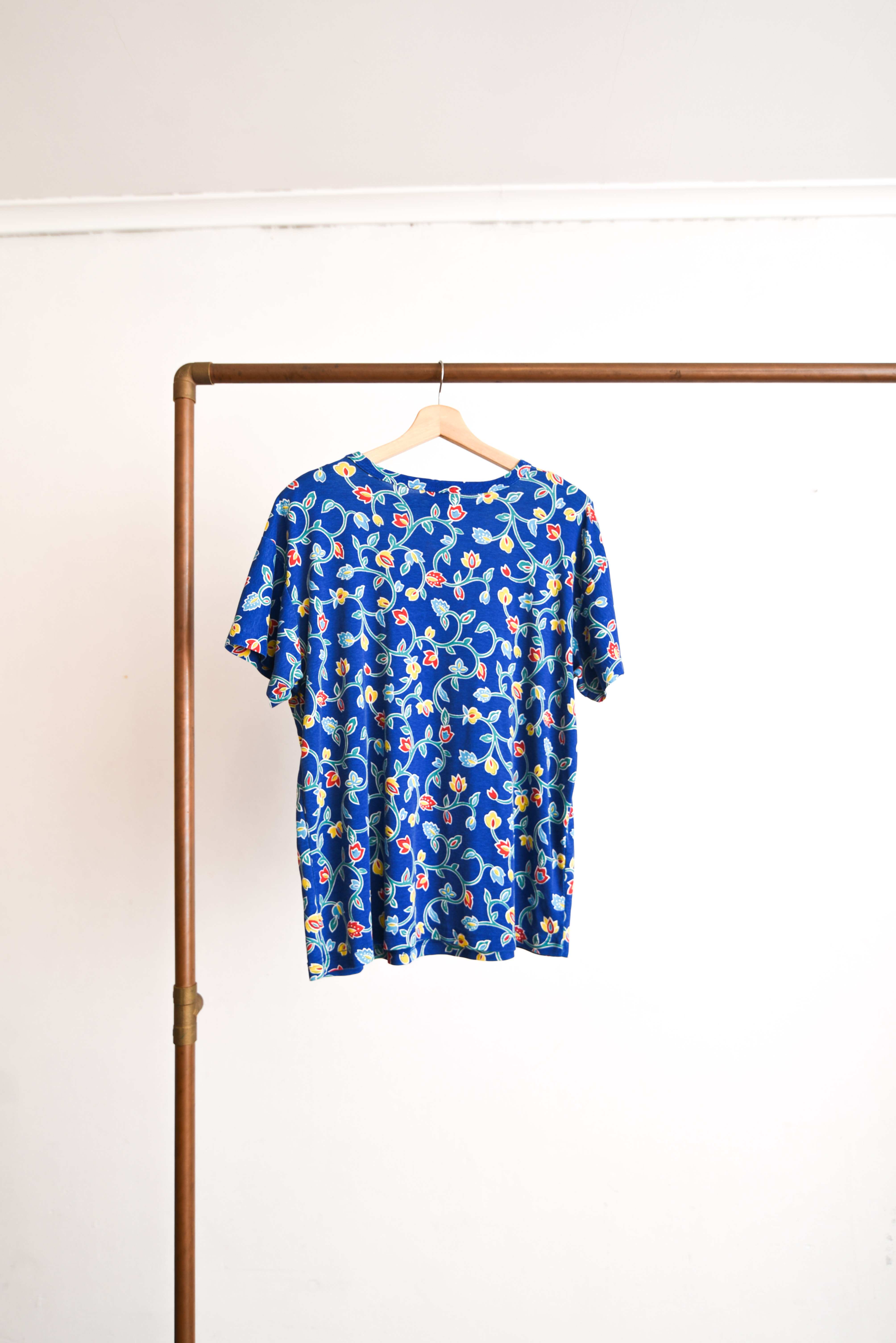 Polera azulina floral 90s