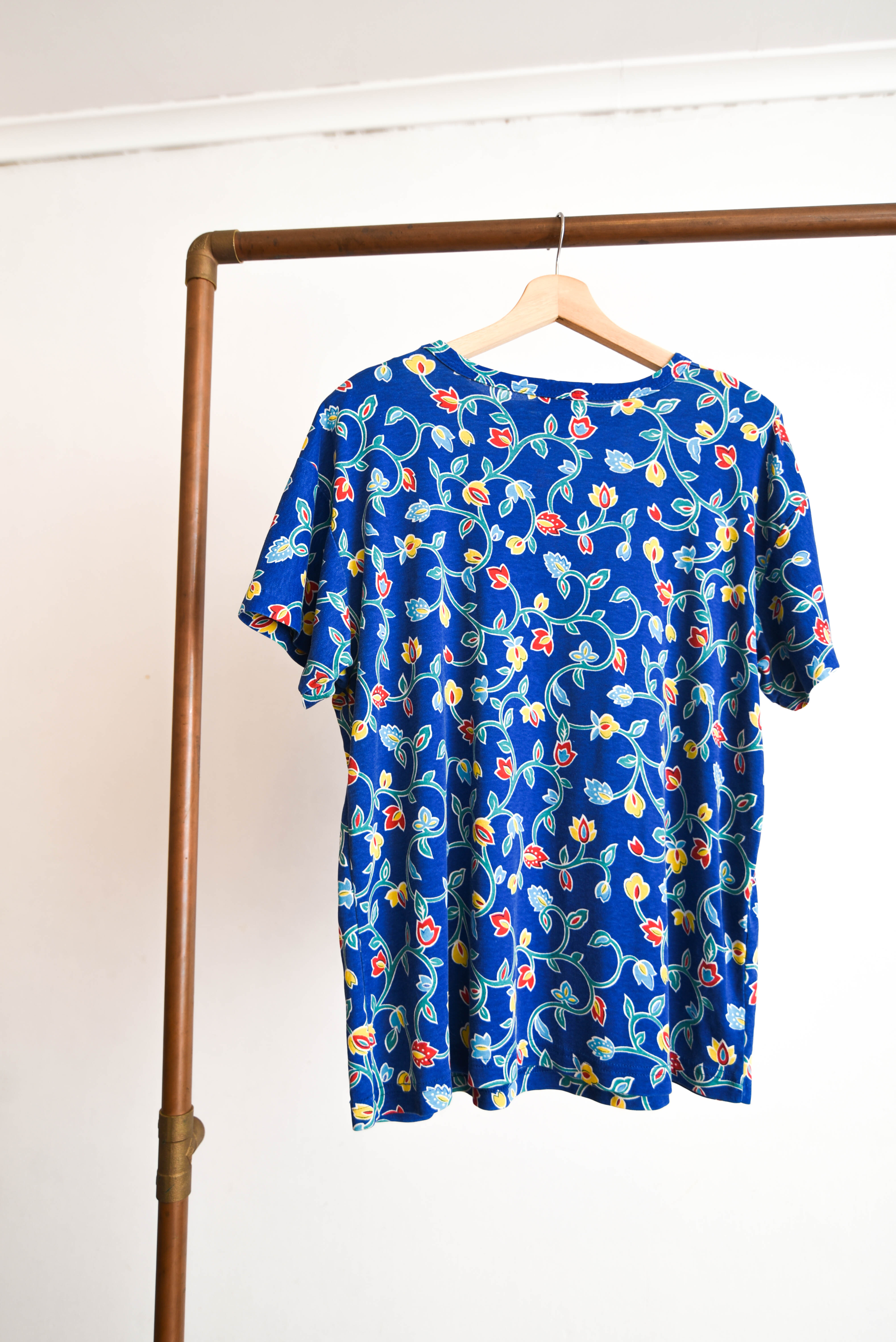 Polera azulina floral 90s
