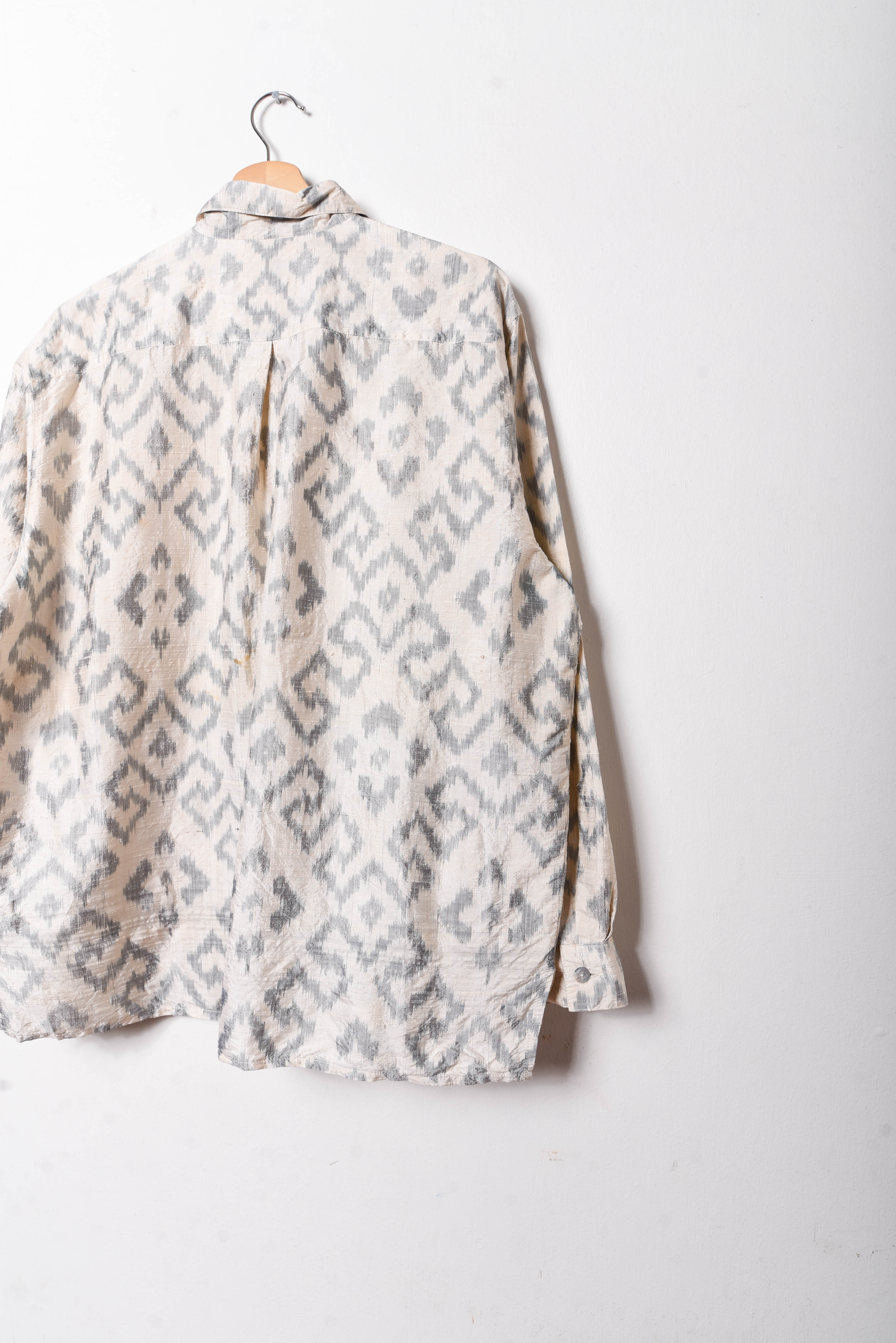 Chaqueta gris perla seda