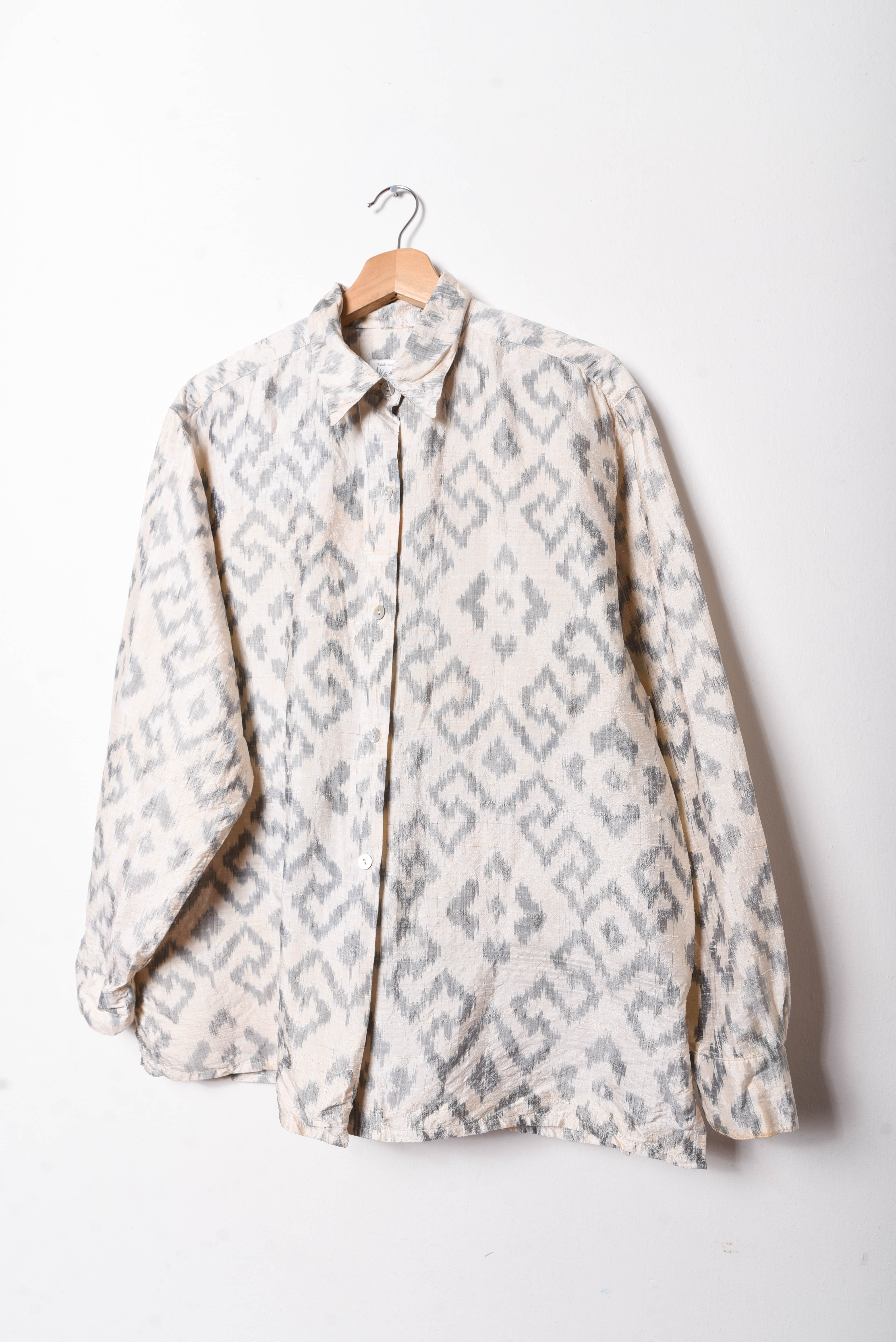 Chaqueta gris perla seda
