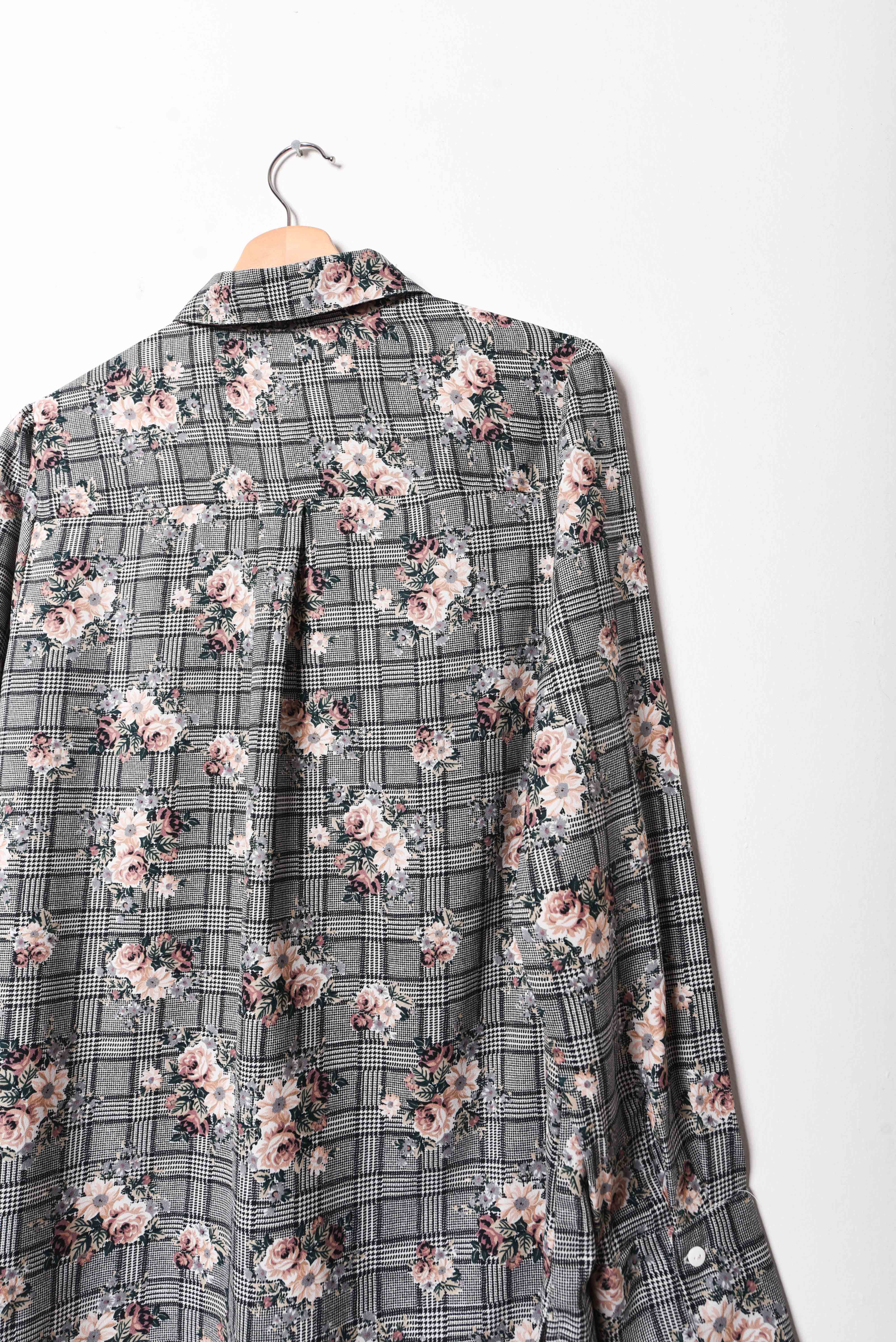 Blusa gris Gales y flores