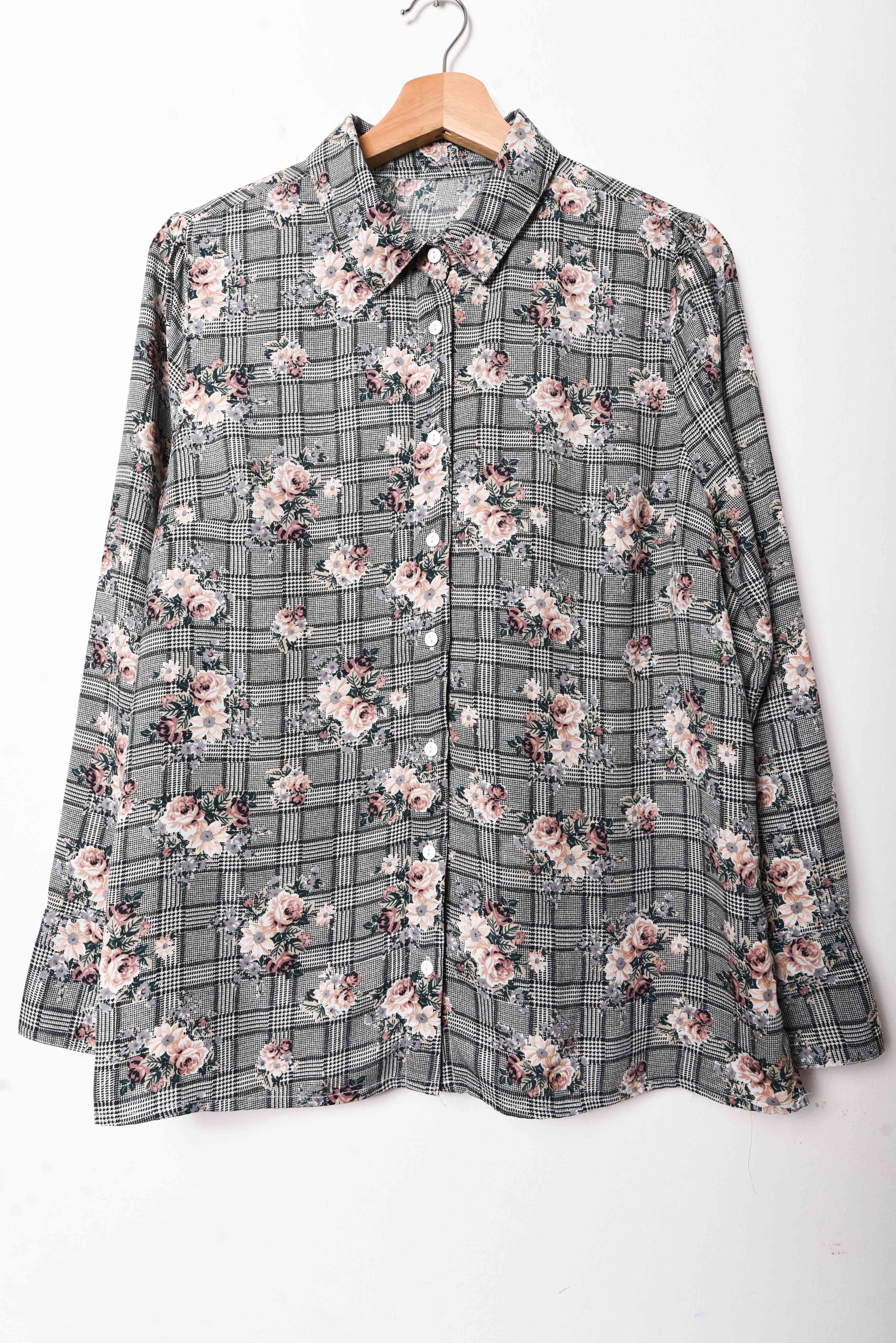 Blusa gris Gales y flores