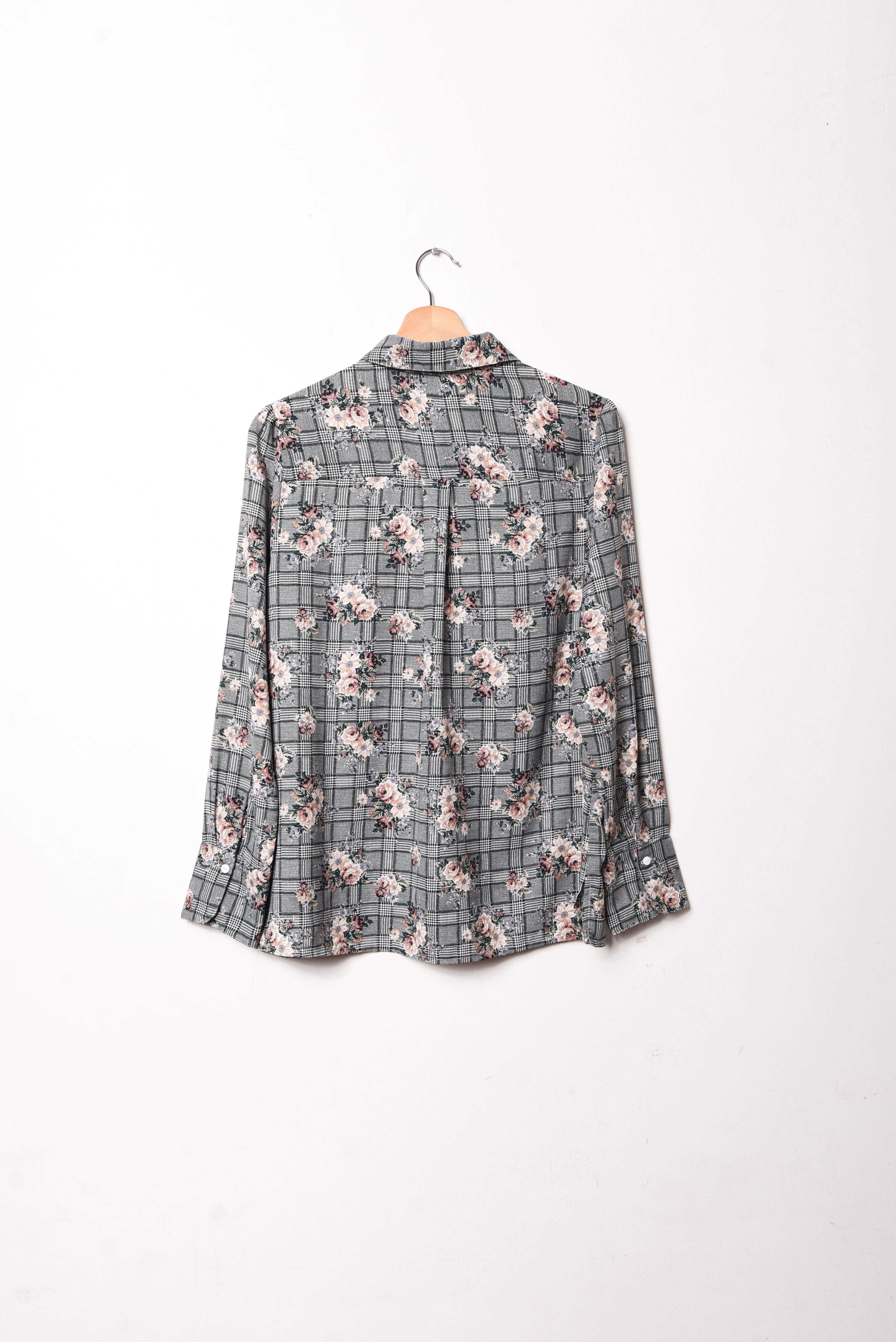 Blusa gris Gales y flores