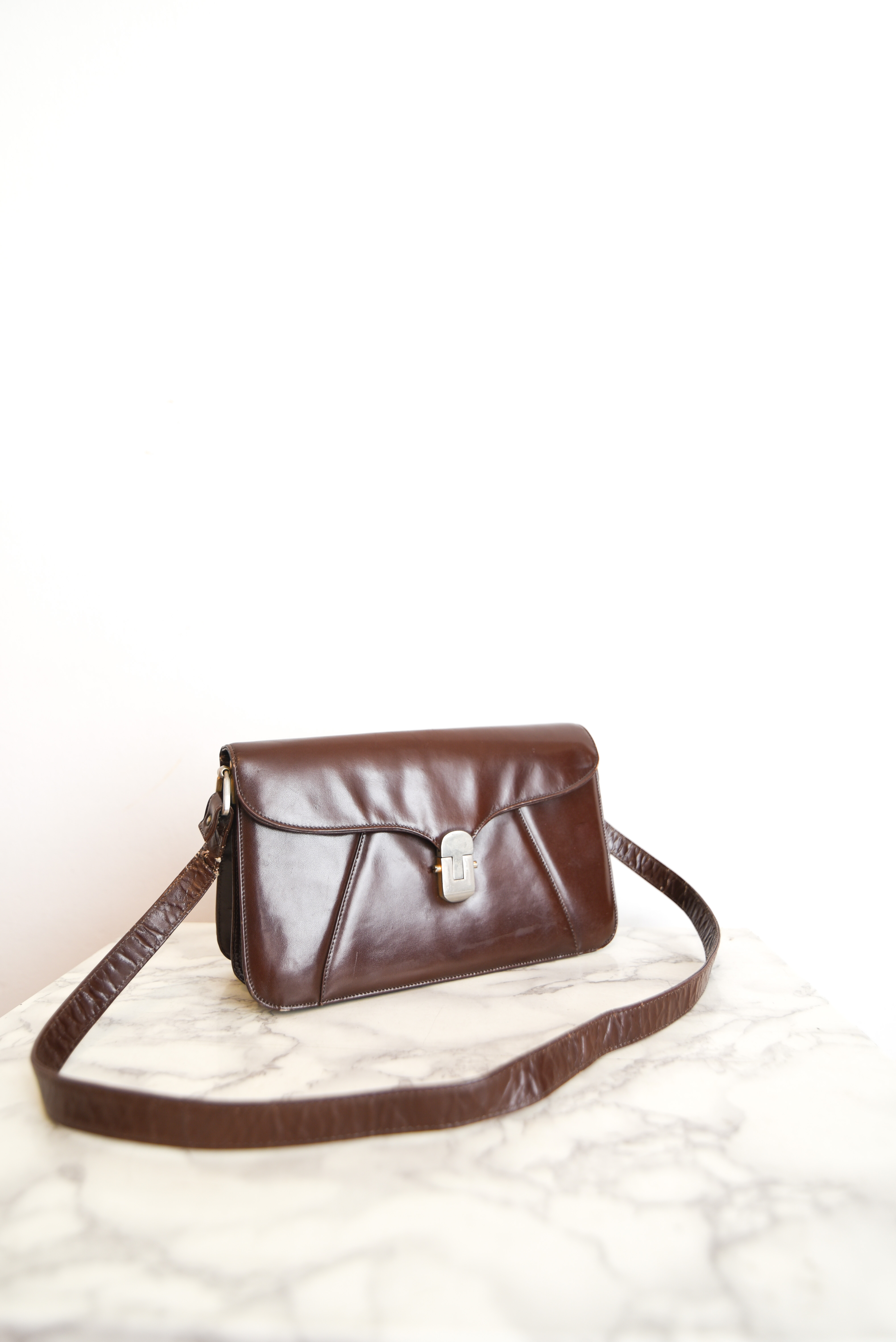 Cartera café cuero vntg