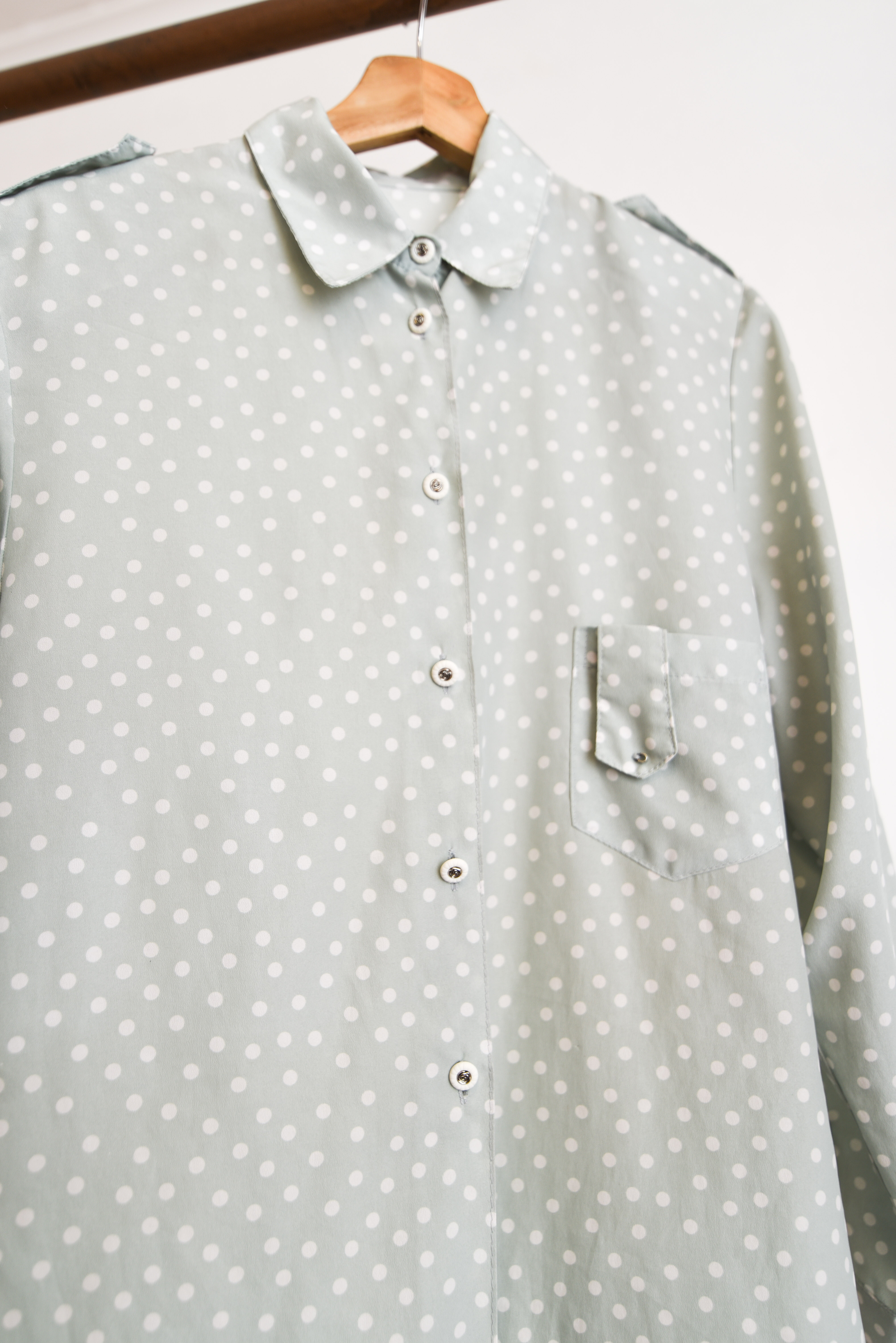Blusa gris vintage lunares