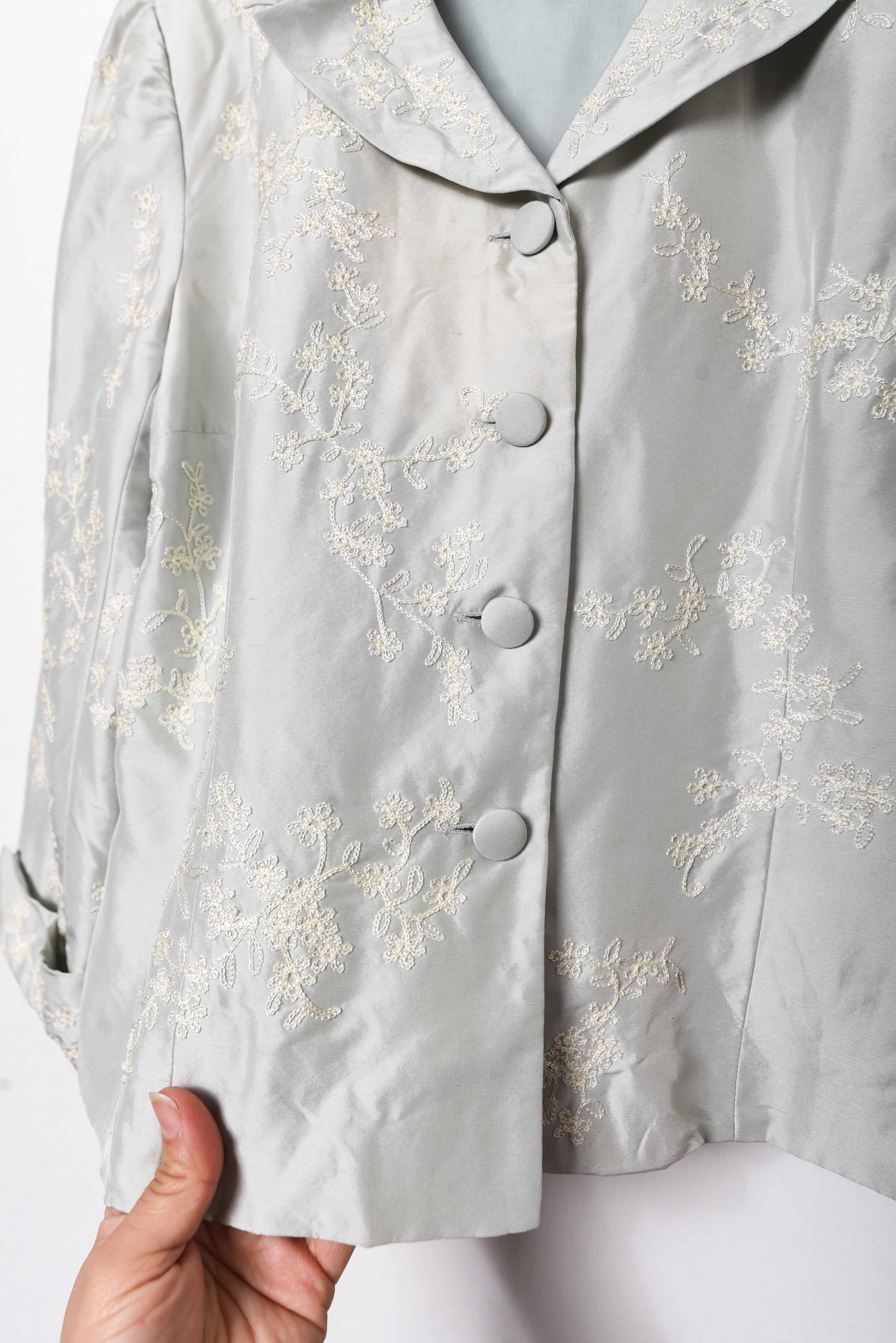 Chaqueta seda bordada vintage