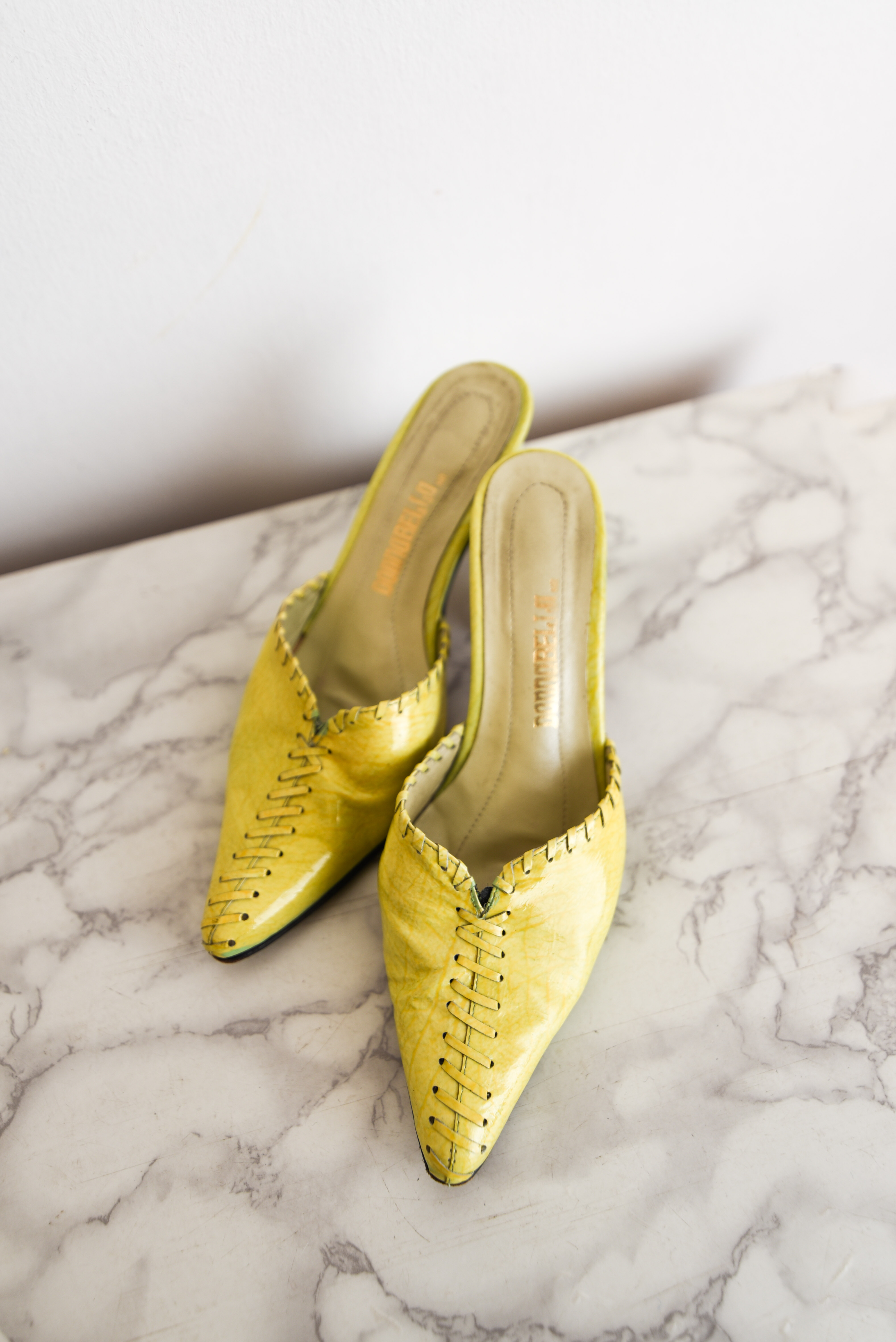 Zapatos de taco amarillo vntg