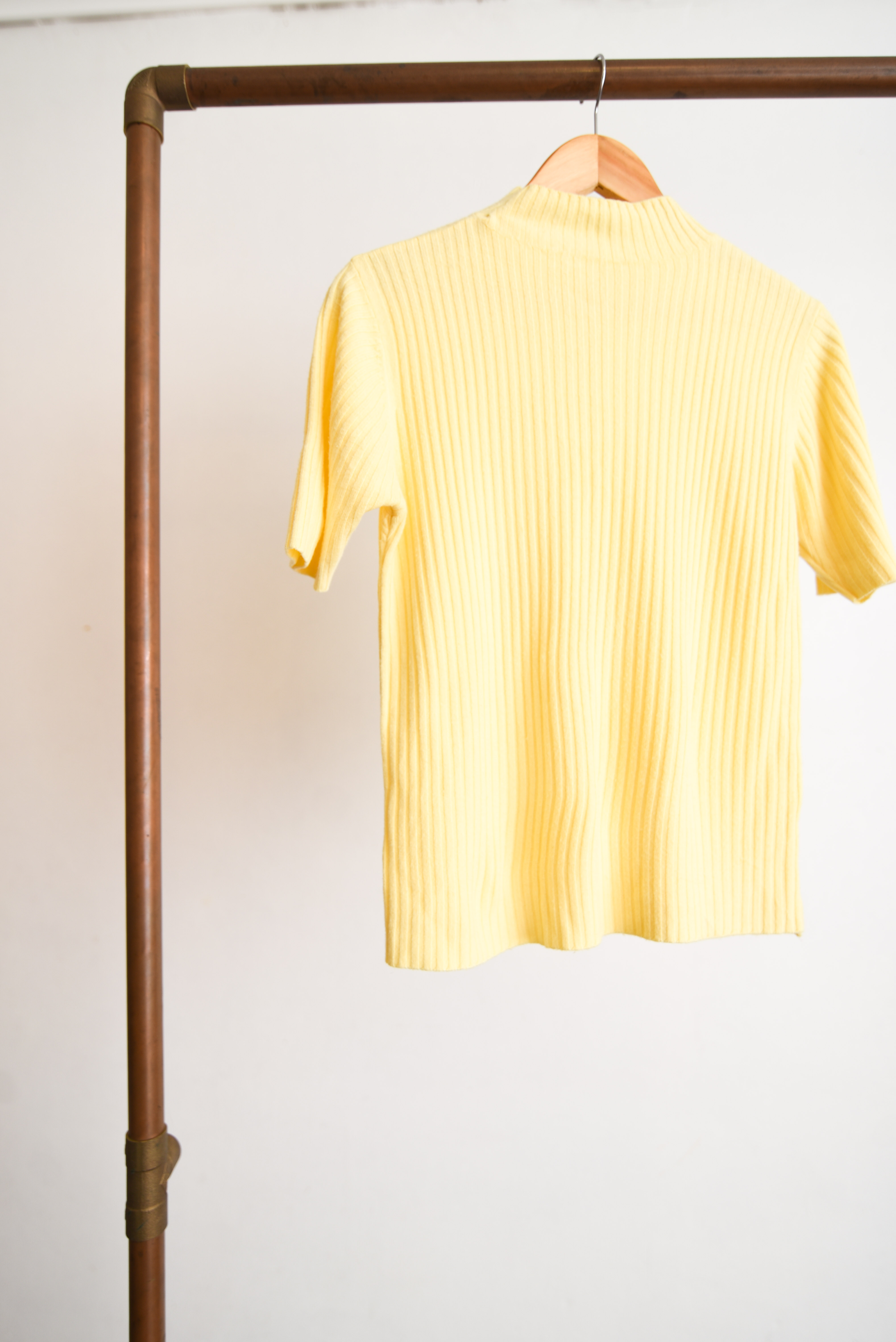 Polera tejida amarilla