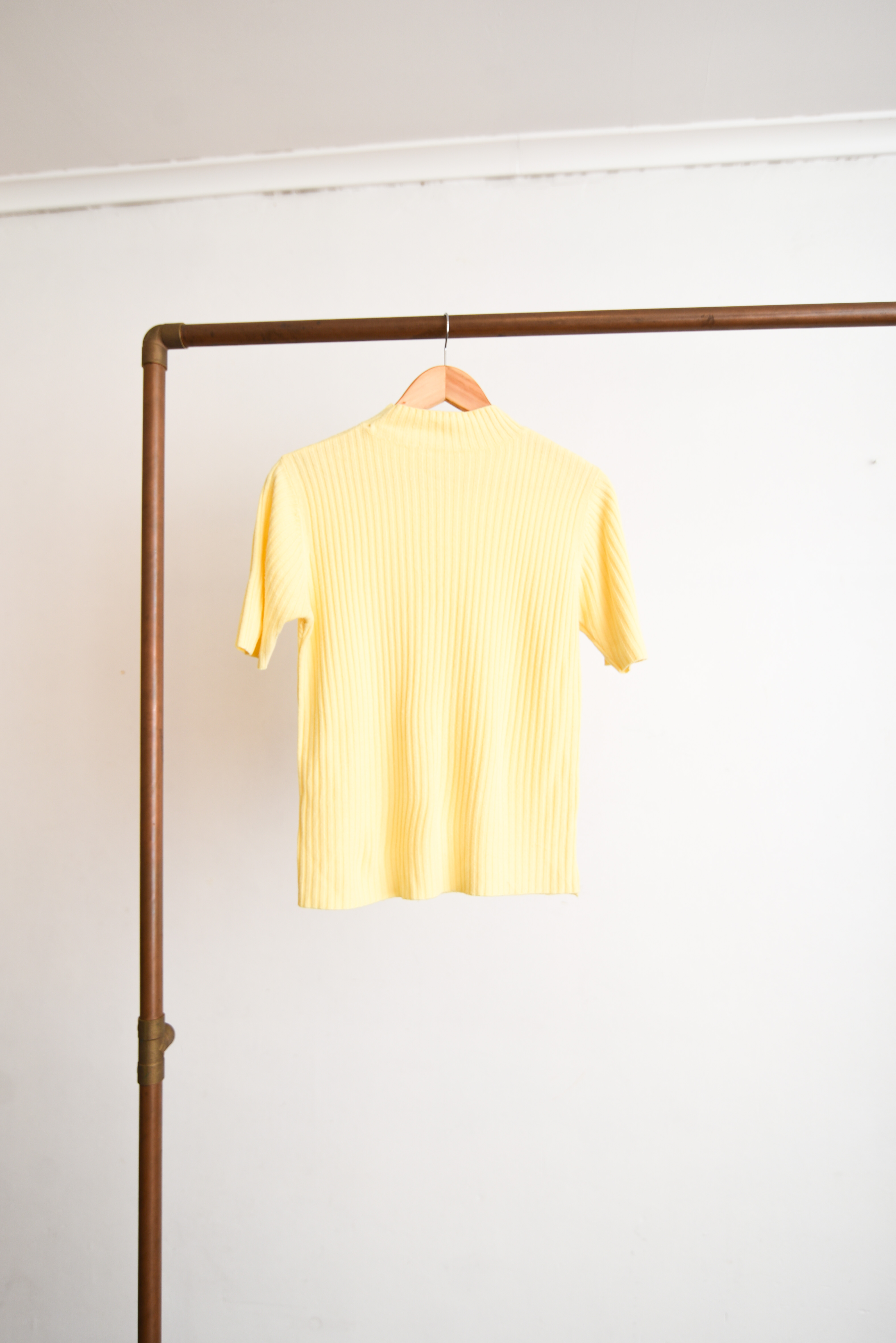 Polera tejida amarilla