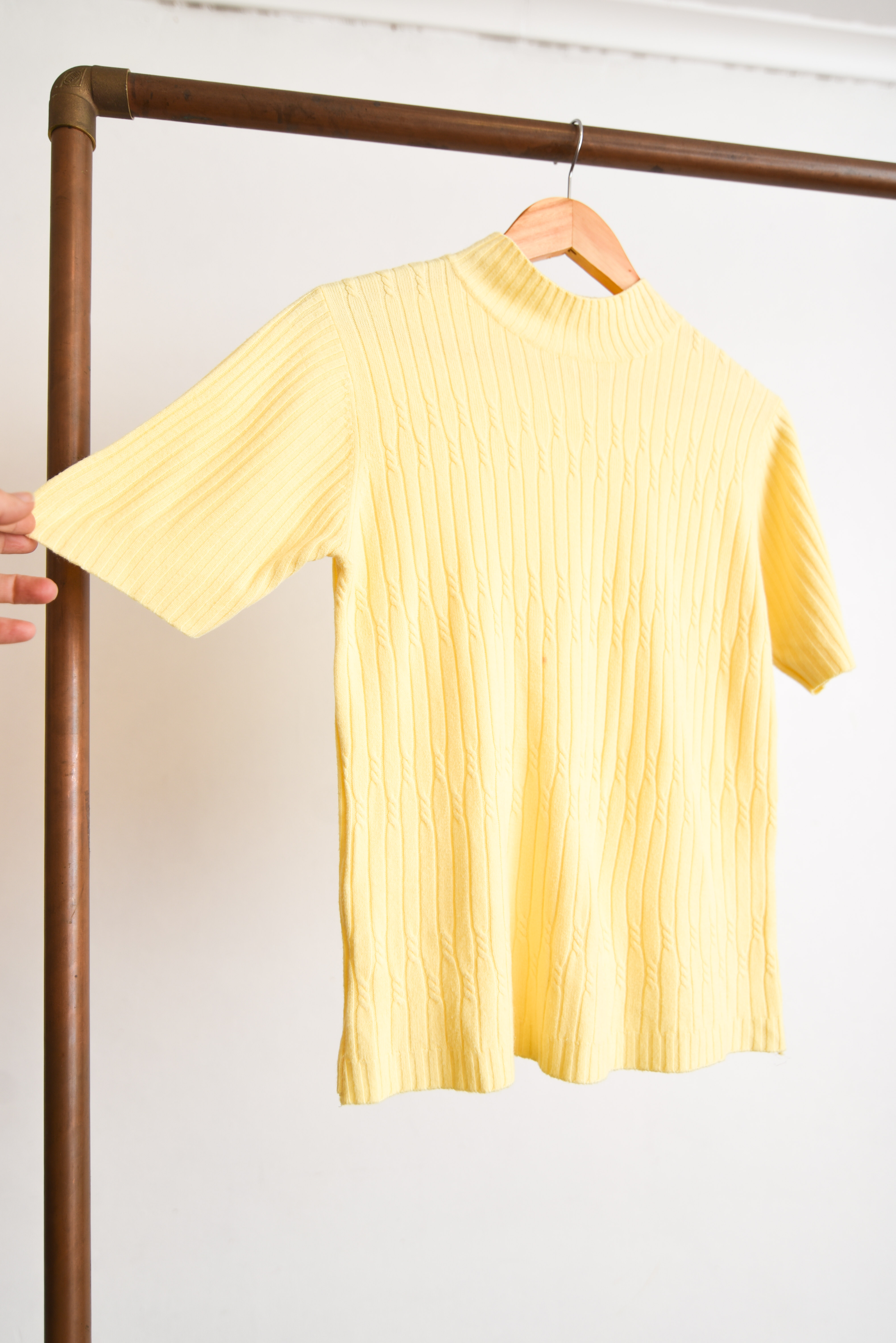Polera tejida amarilla