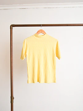 Polera tejida amarilla