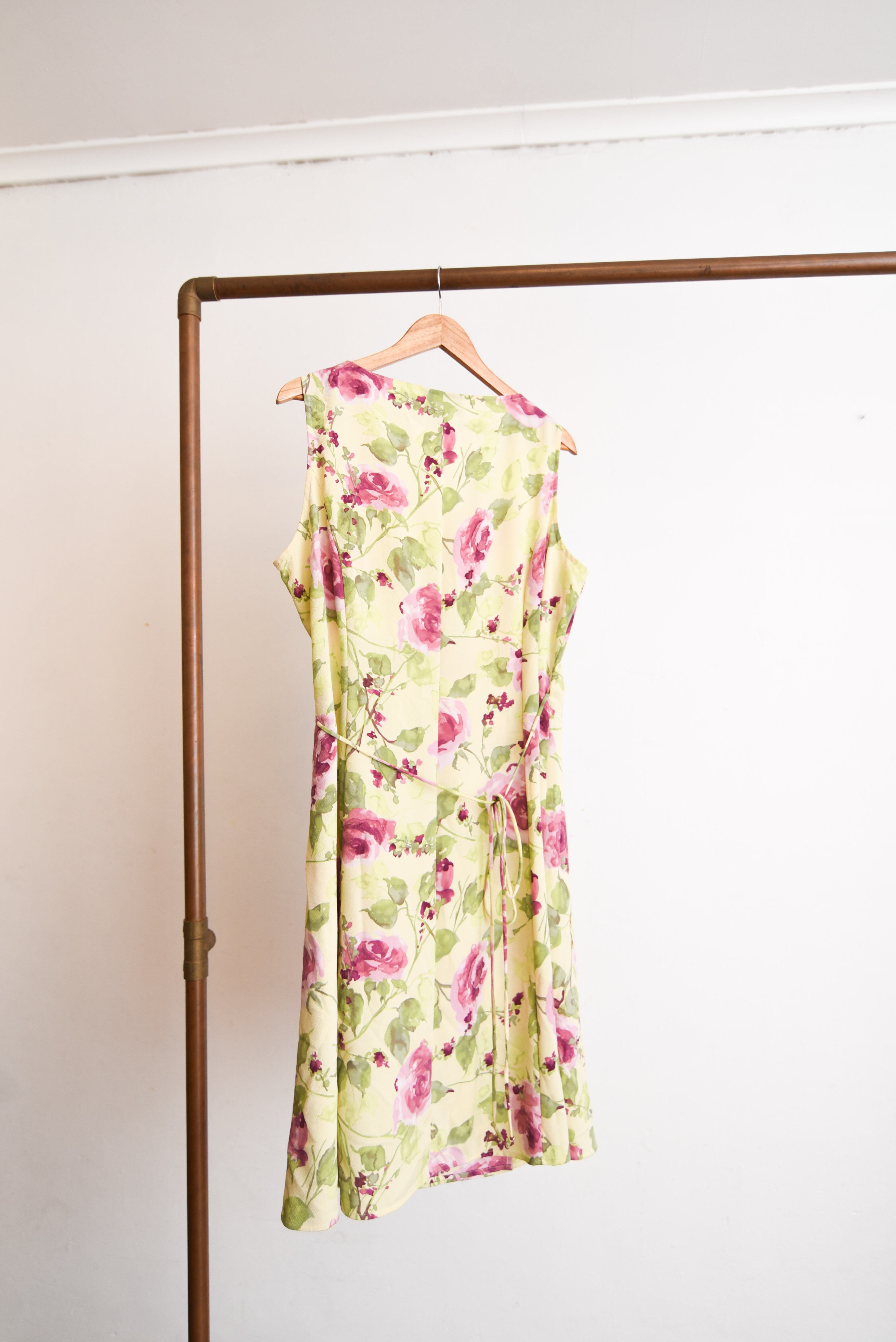 Vestido envolvente verde floral