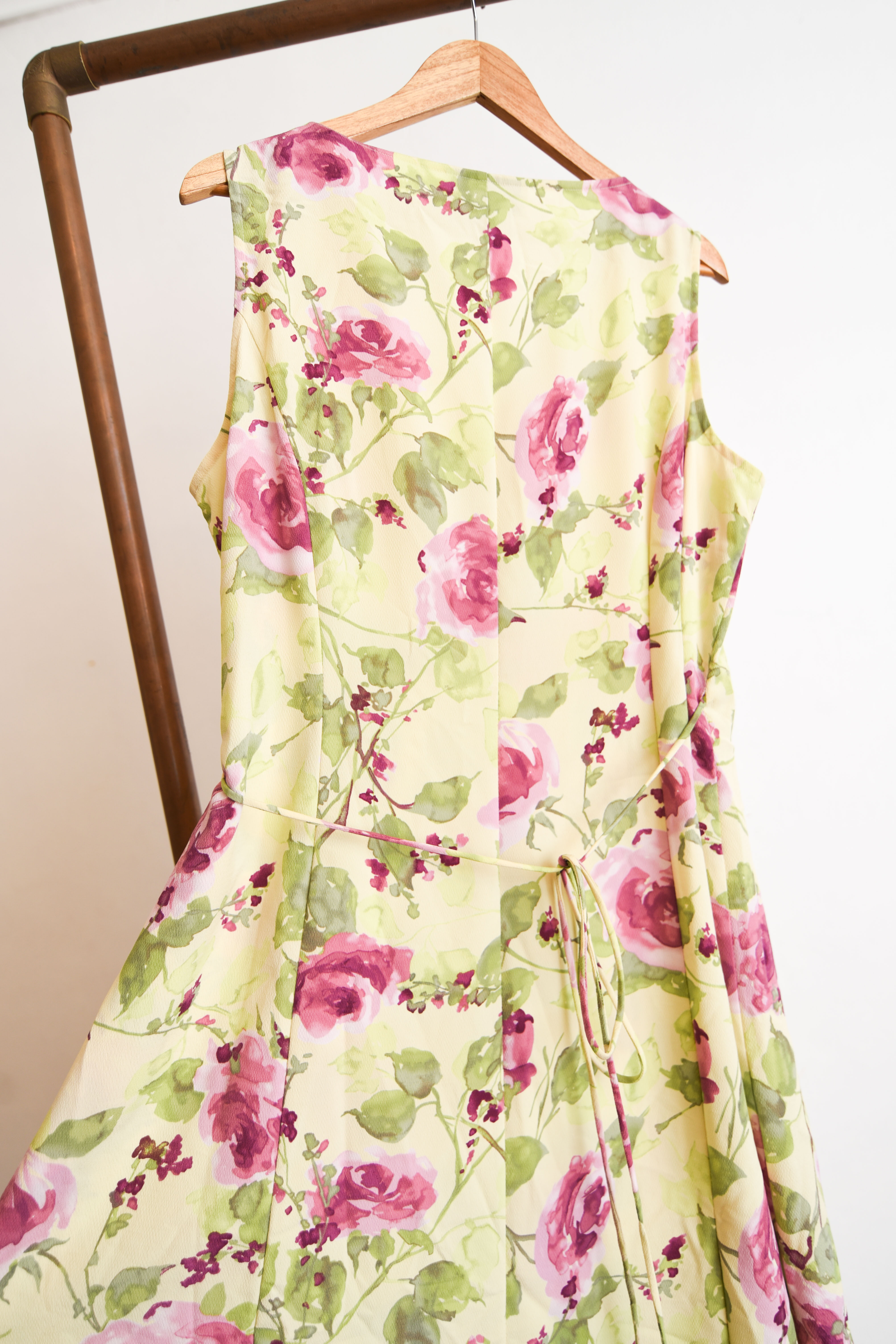 Vestido envolvente verde floral